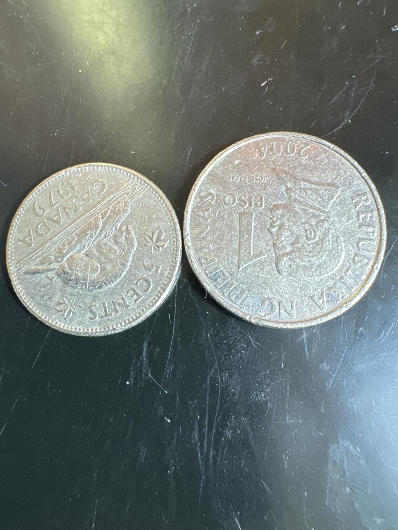 大家国庆快乐～今天还是一天发货哟～ 外国钱币（两枚）