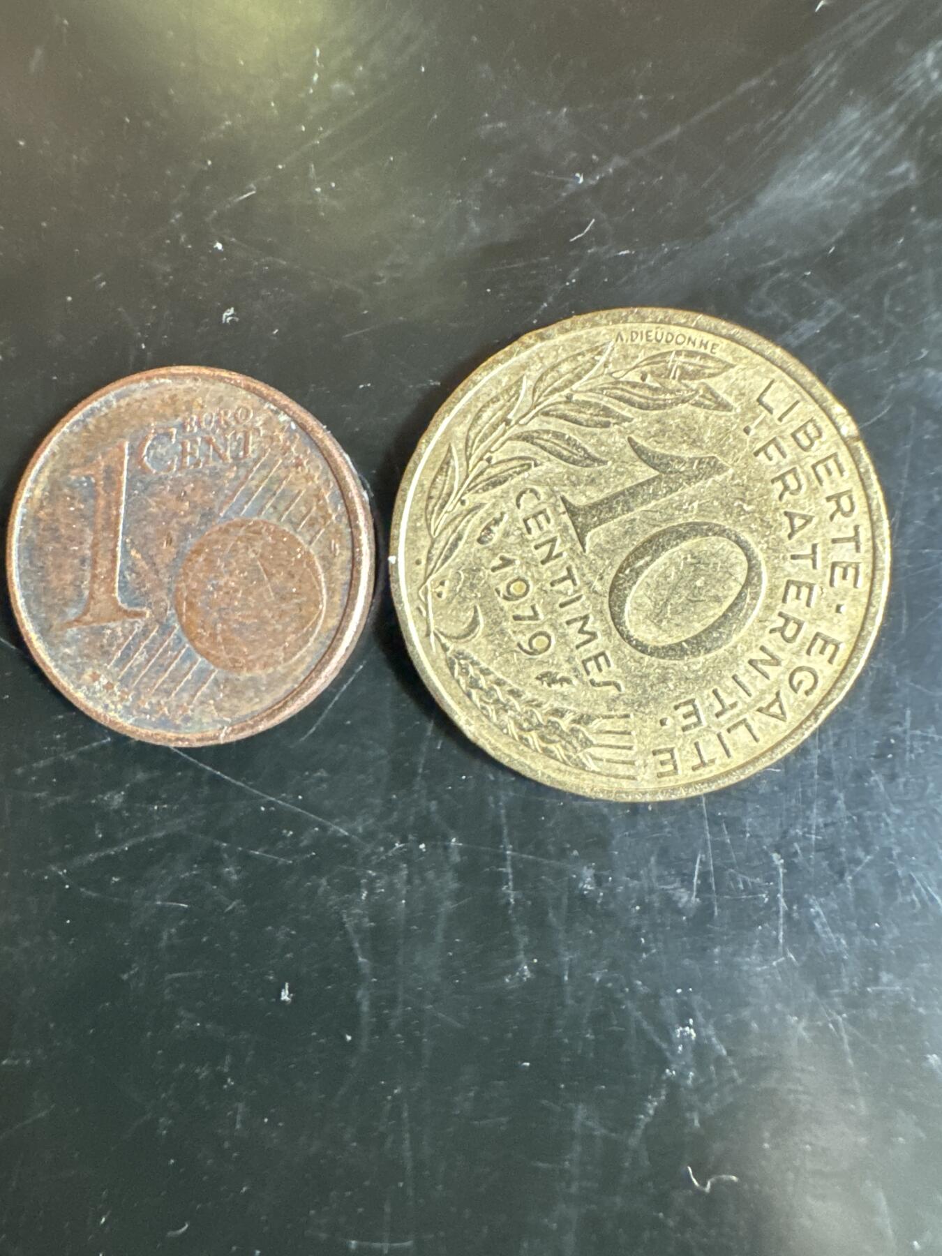 大家国庆快乐～今天还是一天发货哟～ 外国钱币（两枚）
