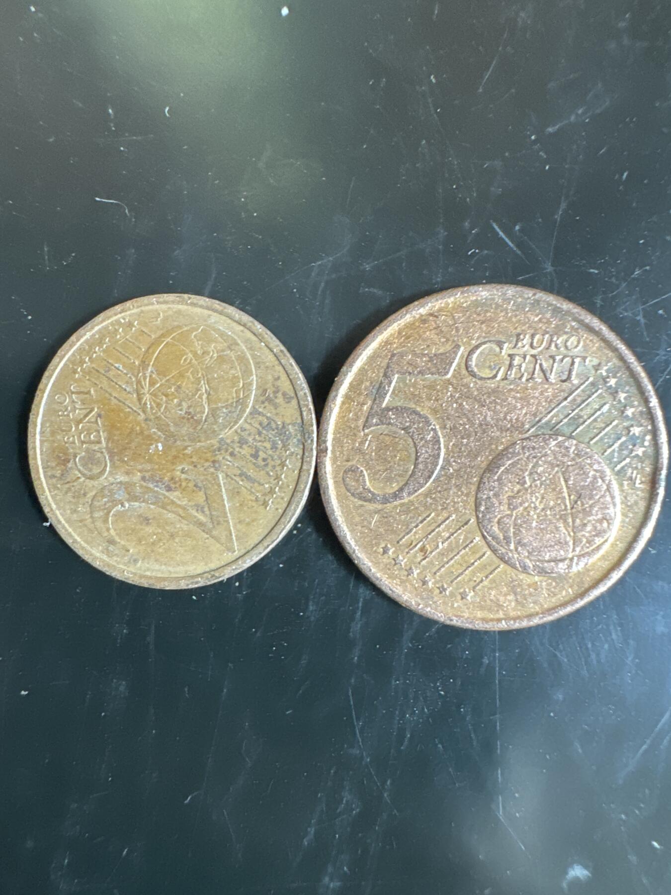 大家国庆快乐～今天还是一天发货哟～ 外国钱币（两枚）