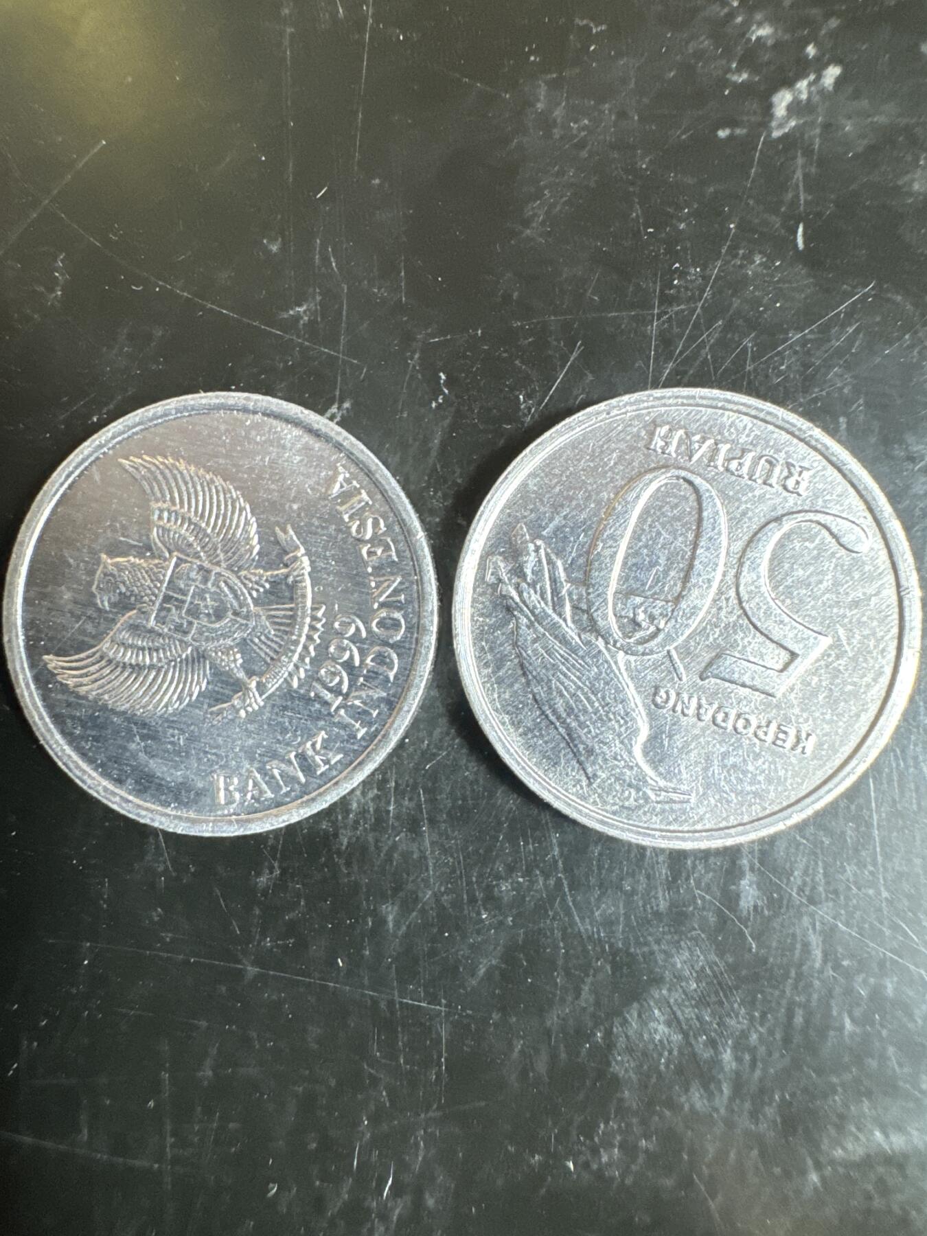 大家国庆快乐～今天还是一天发货哟～ 印度尼西亚50卢比（两枚）