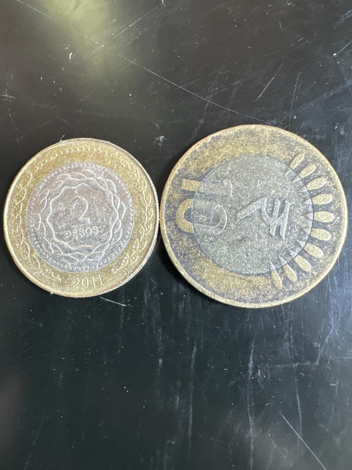 大家国庆快乐～今天还是一天发货哟～ 外国钱币（两枚）