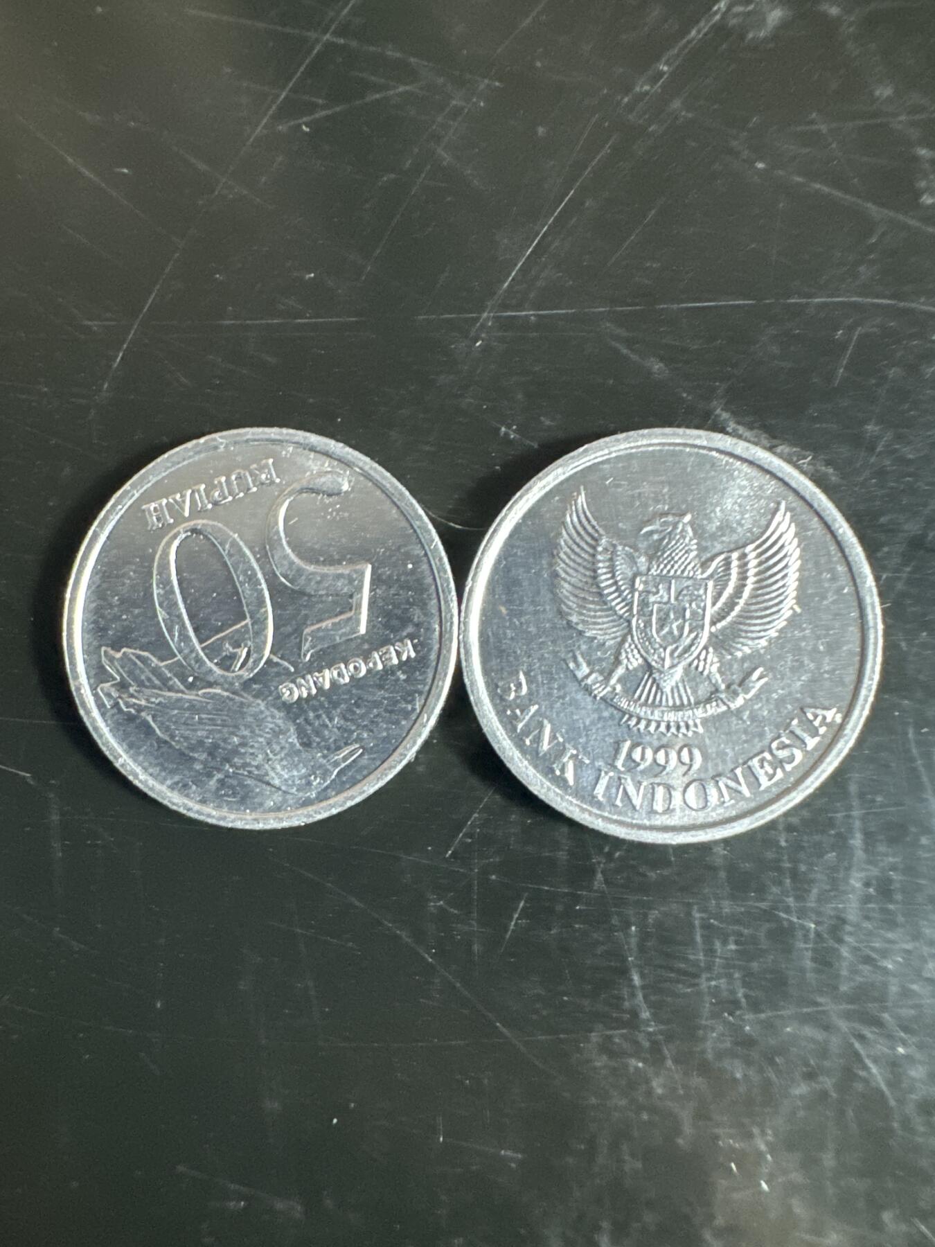 大家国庆快乐～今天还是一天发货哟～ 印度尼西亚50卢比（两枚）