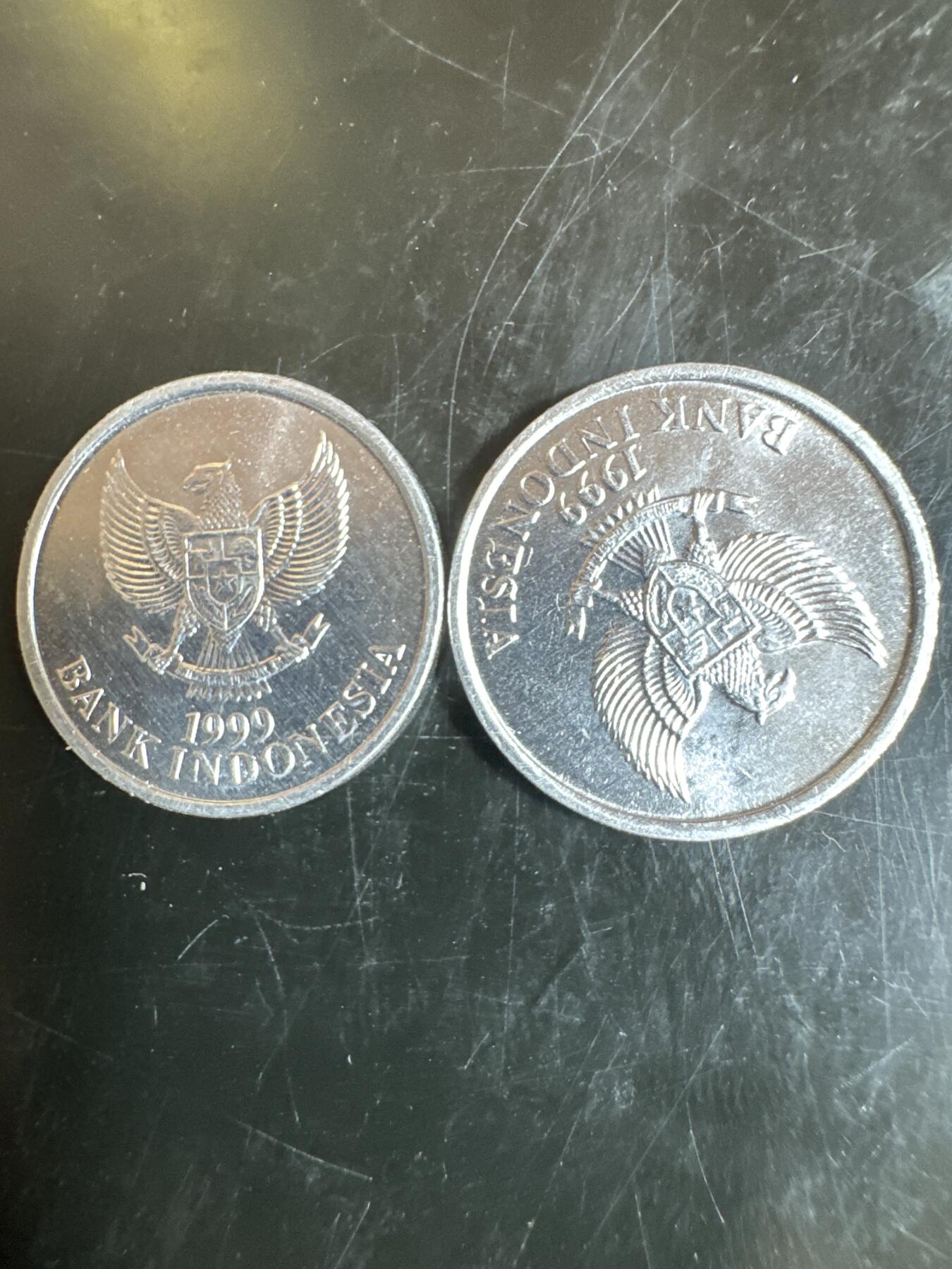 大家国庆快乐～今天还是一天发货哟～ 印度尼西亚50卢比（两枚）