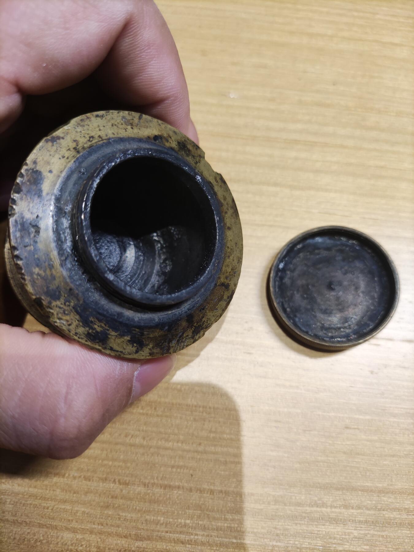 首场保真拍卖 厚重民国铜墨汁盒