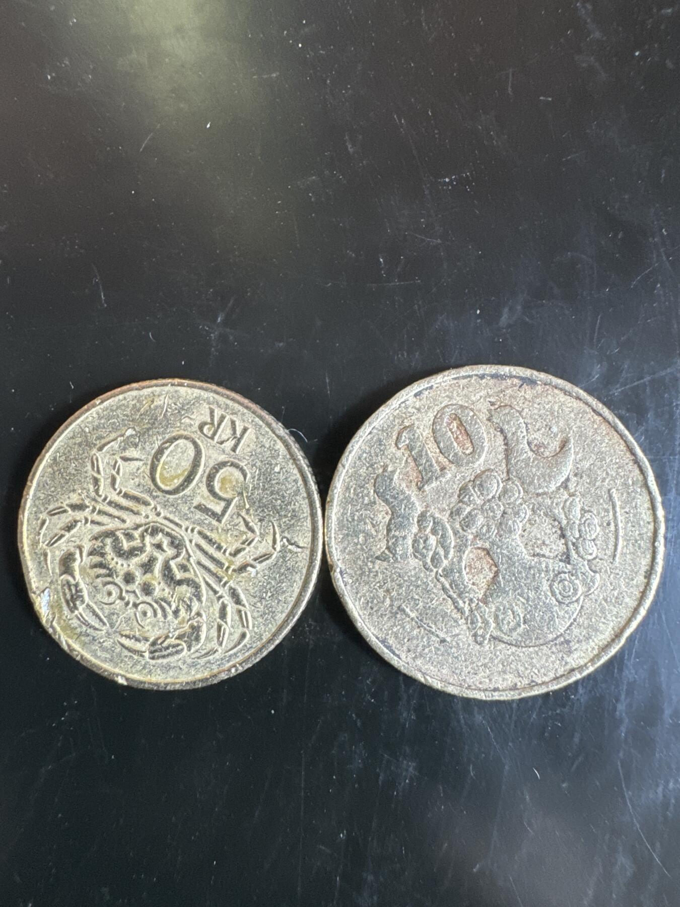 大家国庆快乐～今天还是一天发货哟～ 外国钱币（两枚）