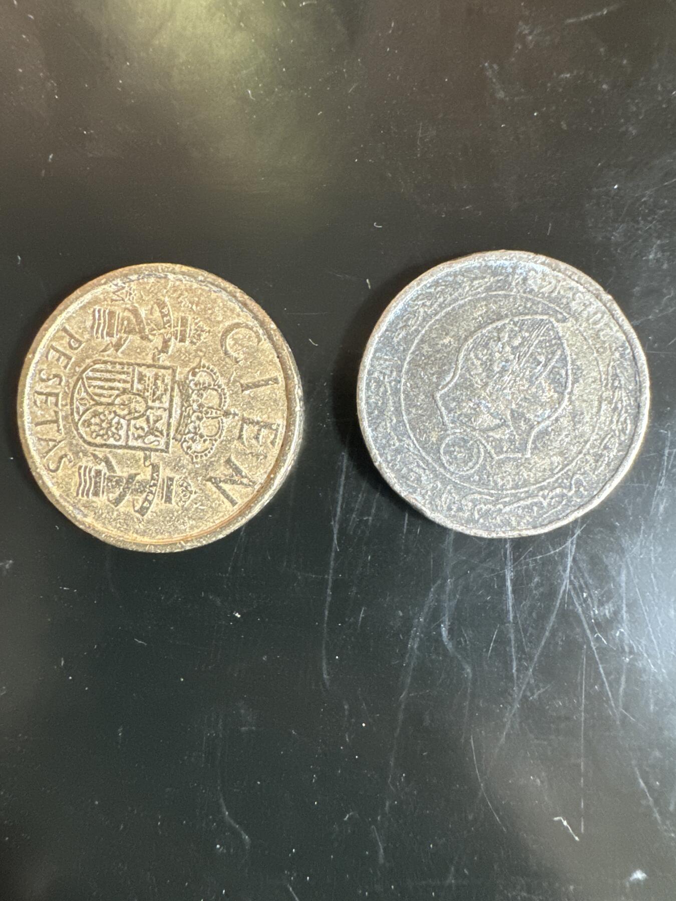 大家国庆快乐～今天还是一天发货哟～ 外国钱币（两枚）
