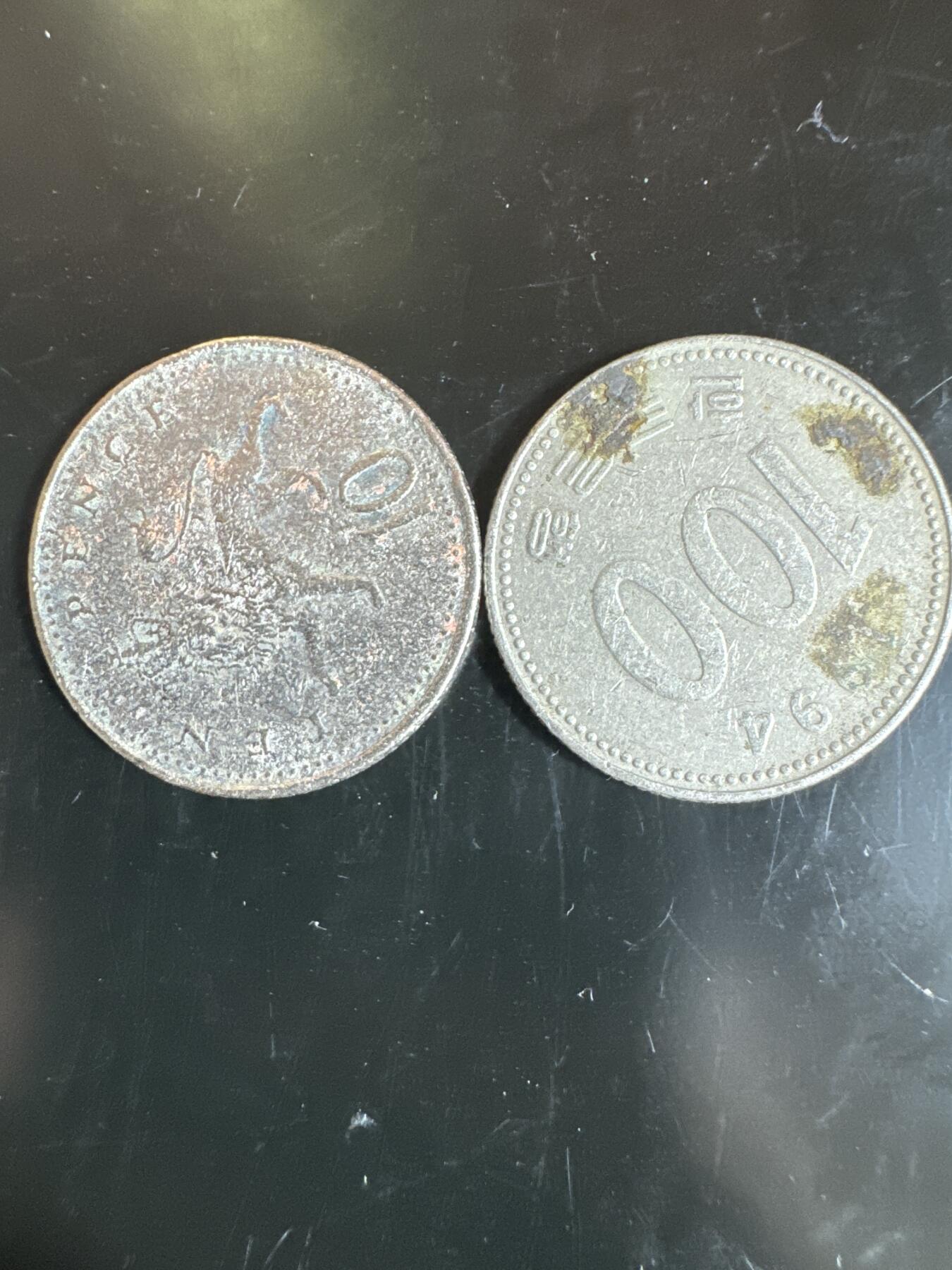 大家国庆快乐～今天还是一天发货哟～ 外国钱币（两枚）