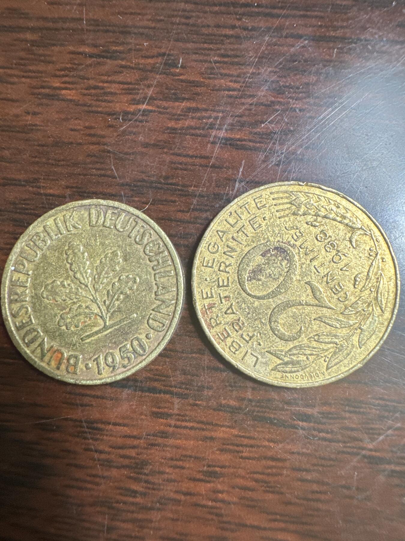国庆大派送啦～照常发货呦～ 外国钱币（两枚）
