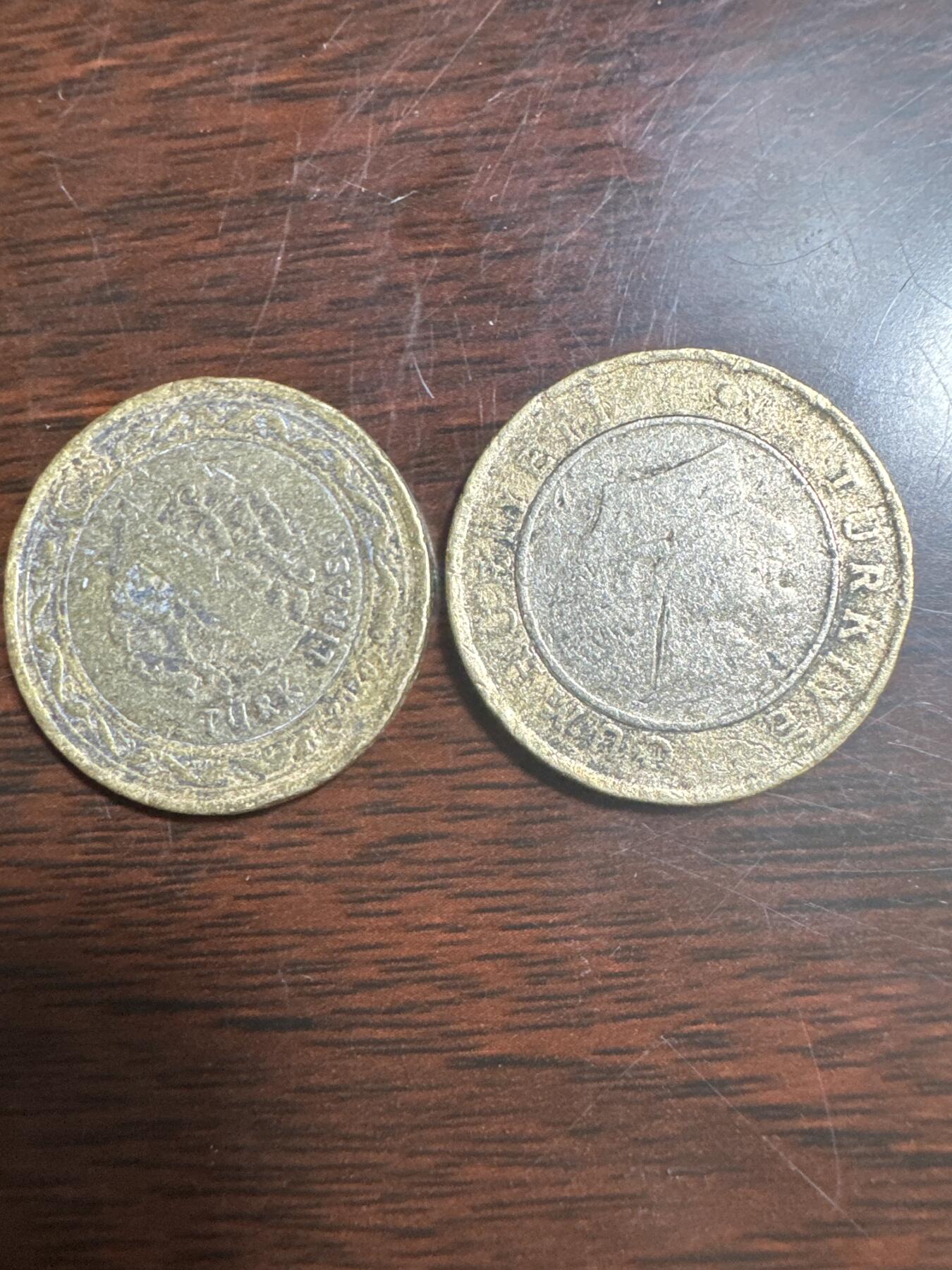 国庆大派送啦～照常发货呦～ 外国钱币（两枚）