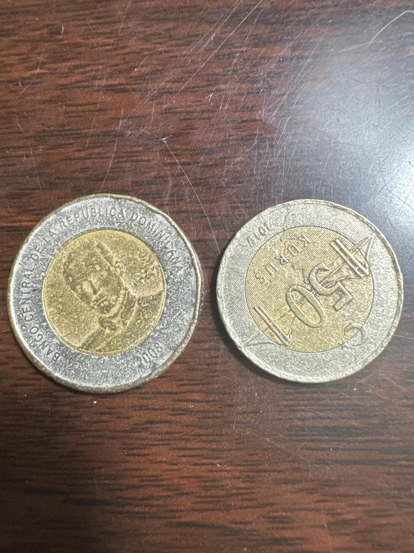 国庆大派送啦～照常发货呦～ 外国钱币（两枚）