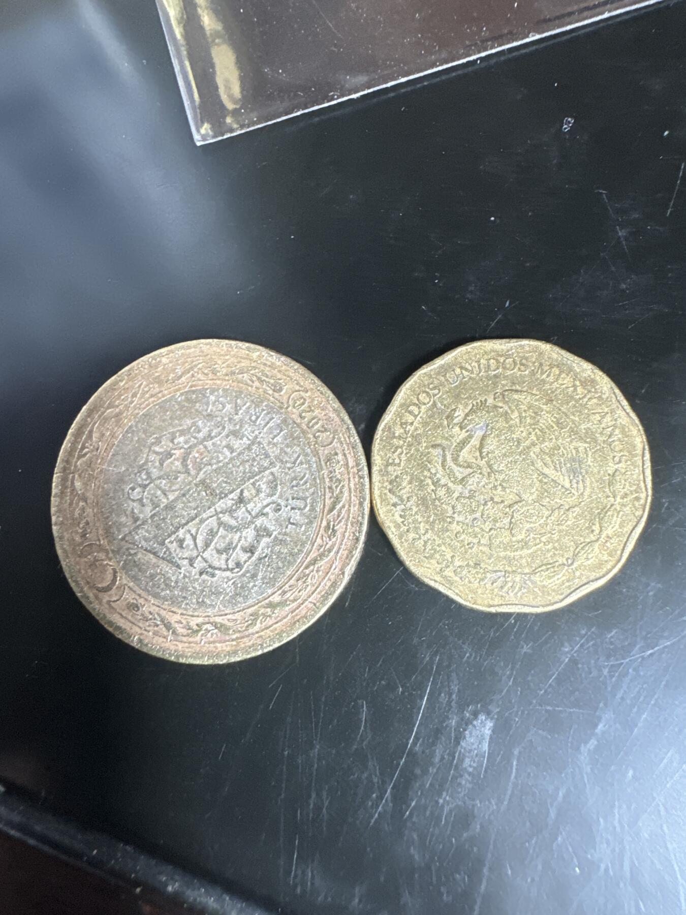 国庆大派送啦～照常发货呦～ 外国钱币（两枚）