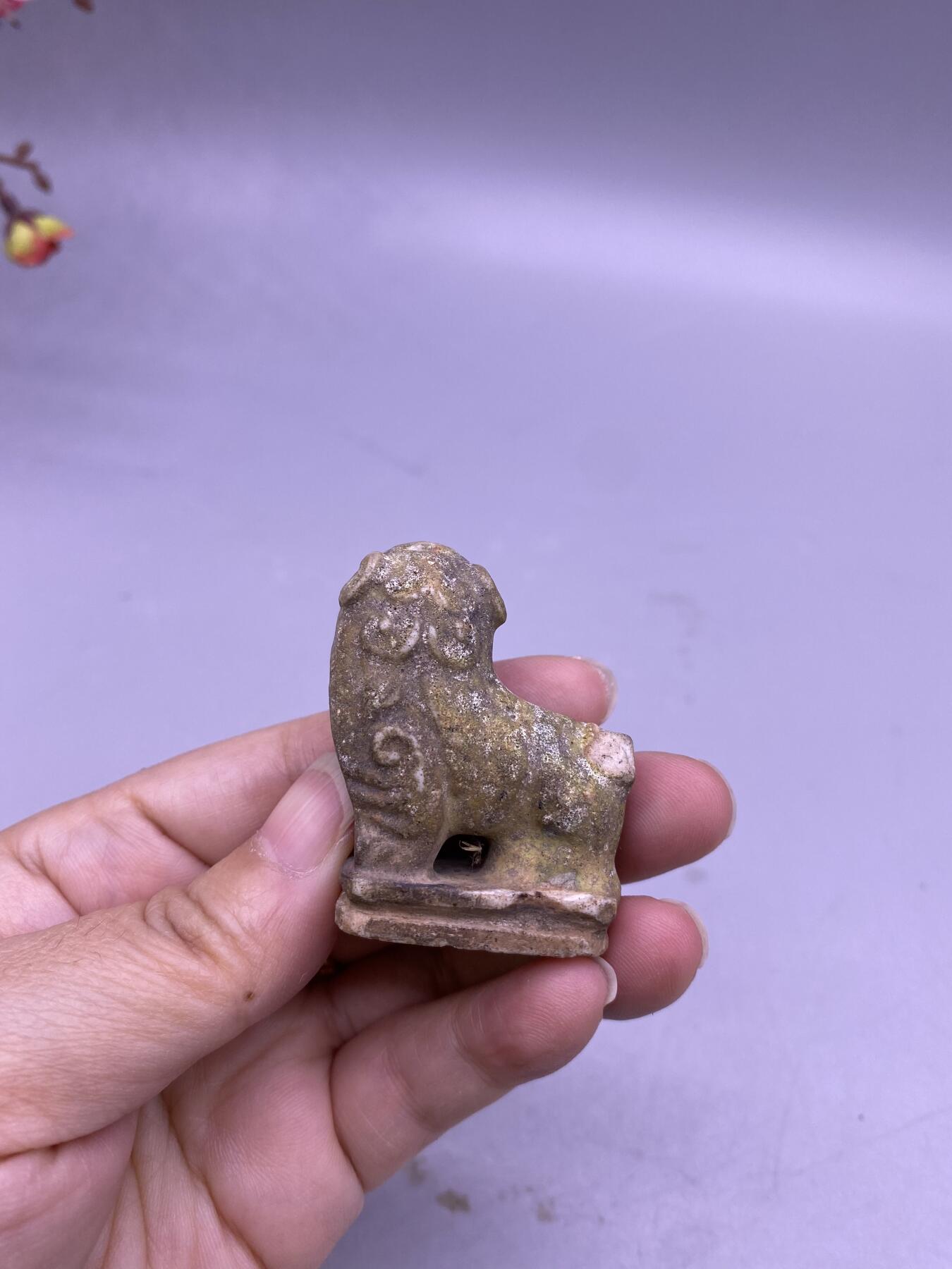 老瓷狮子，尺寸4.2厘米，品相如图，240包快递