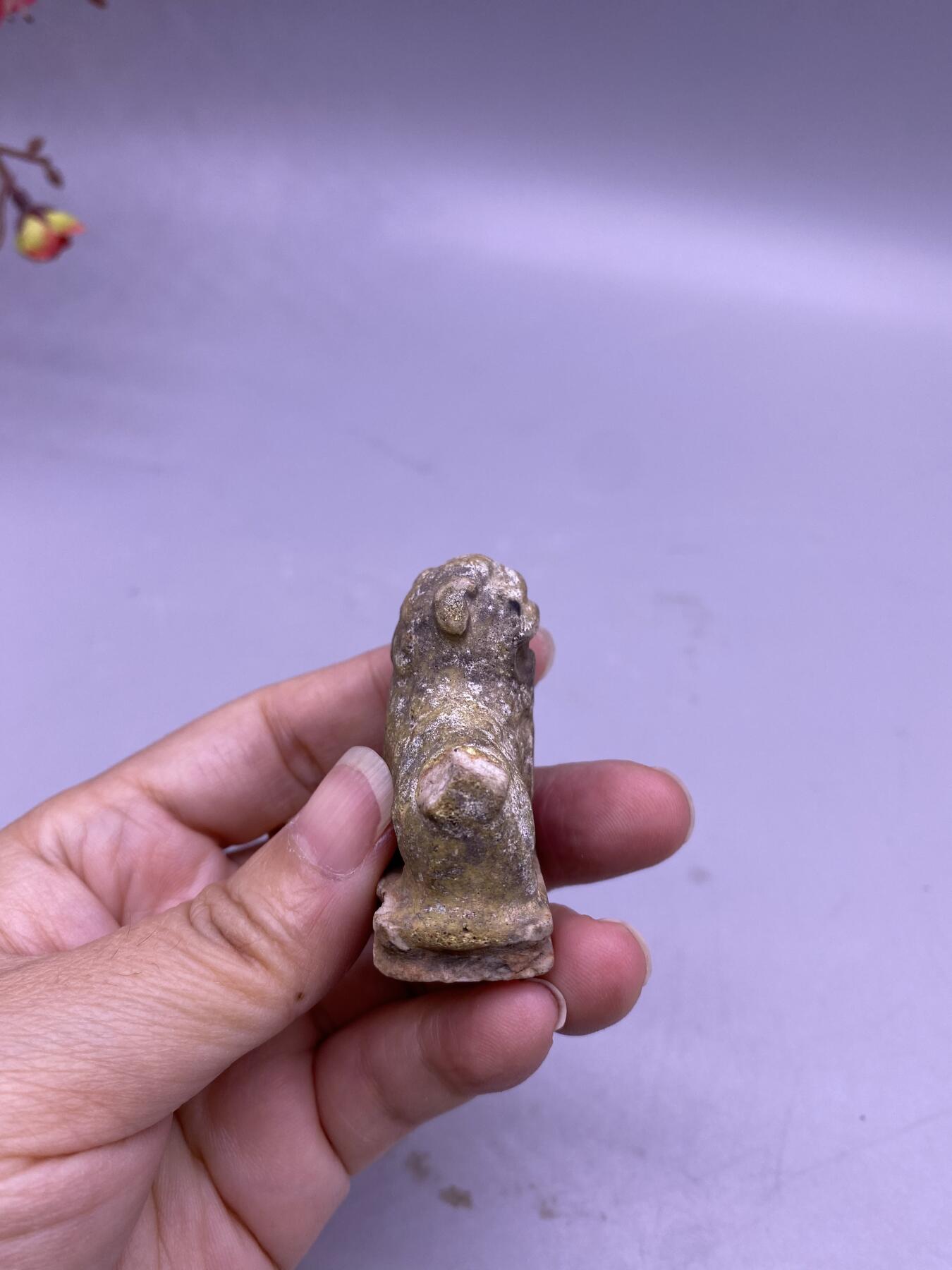 老瓷狮子，尺寸4.2厘米，品相如图，240包快递