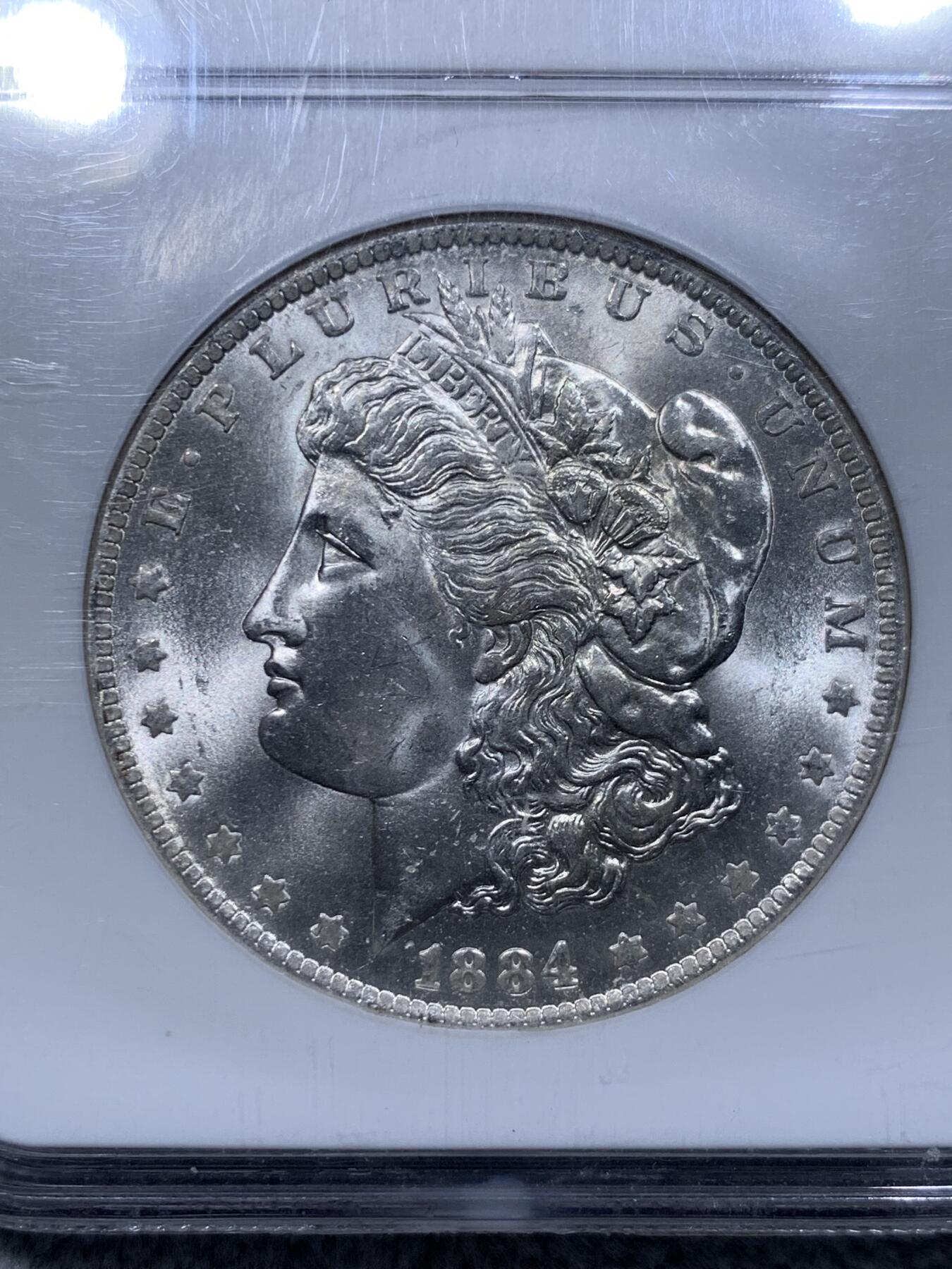 《竞宝斋》第315场 周日，周一，周二  3场连拍 （全场包邮） NGC MS64 美国1884年摩根银币O版 币面清爽干净又漂亮，状态极佳。NGC老白盒严评无官网图。