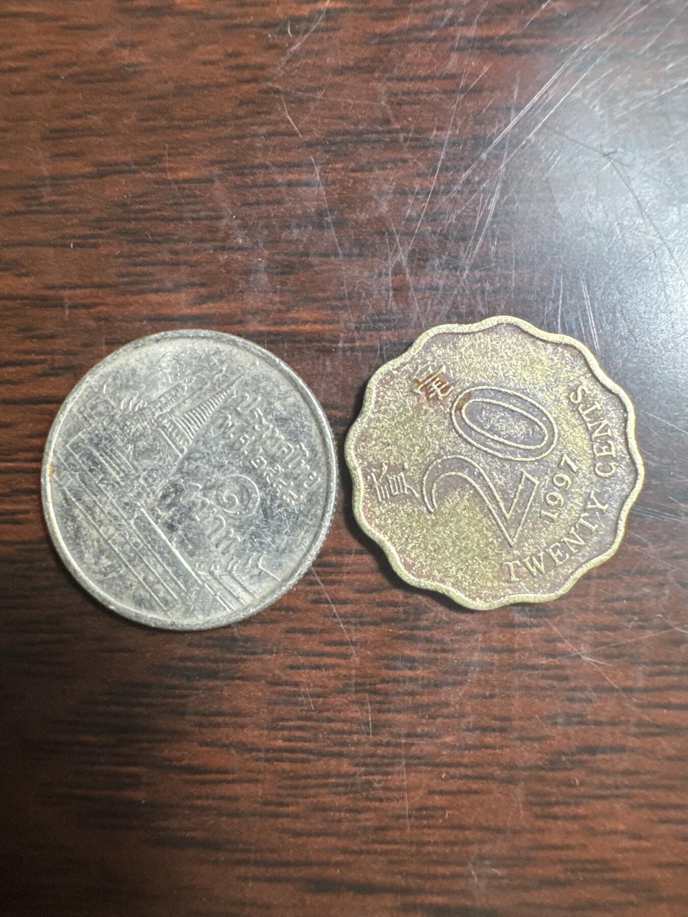 国庆大派送啦～照常发货呦～ 外国钱币（两枚）