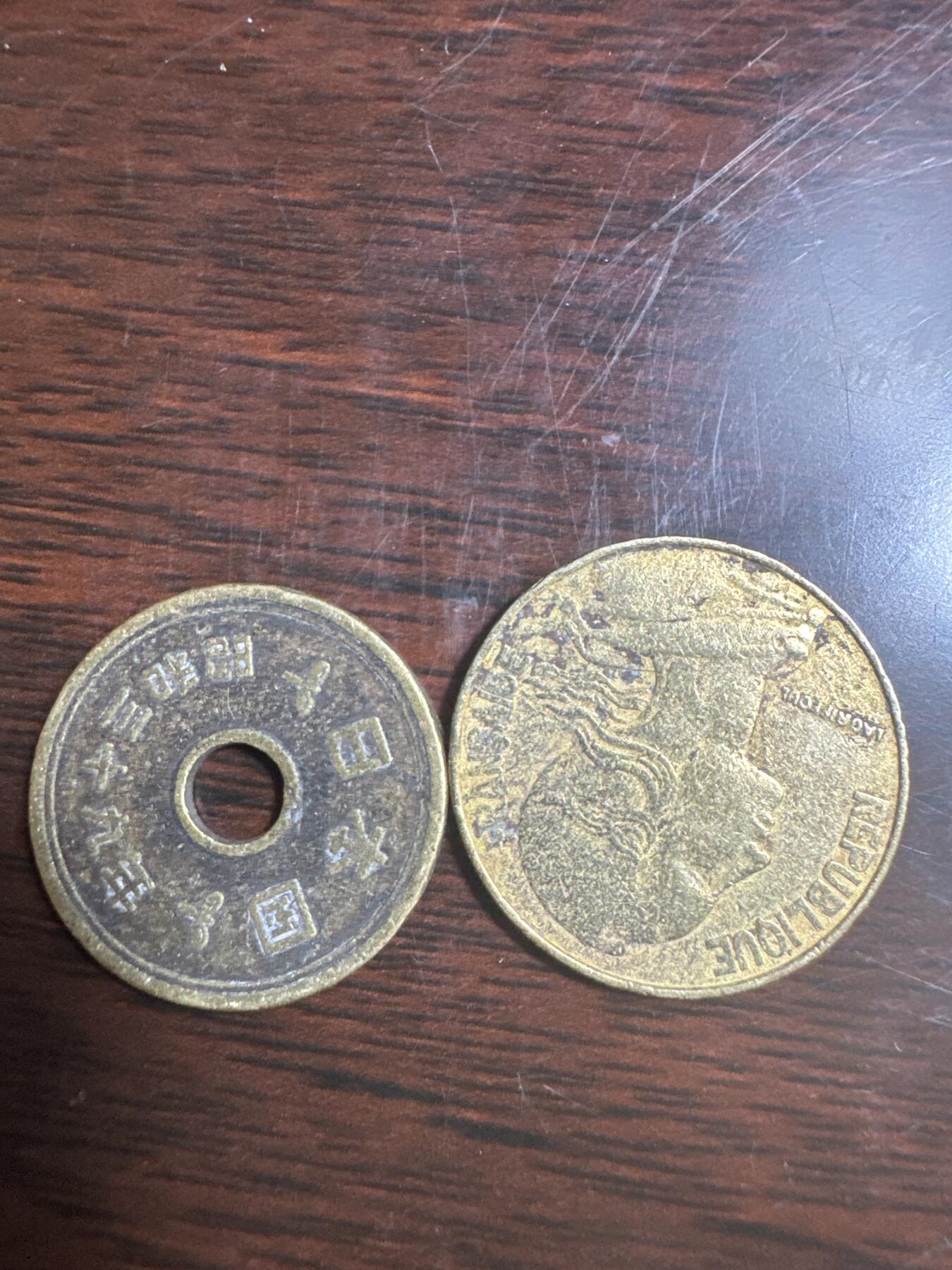 国庆大派送啦～照常发货呦～ 外国钱币（两枚）