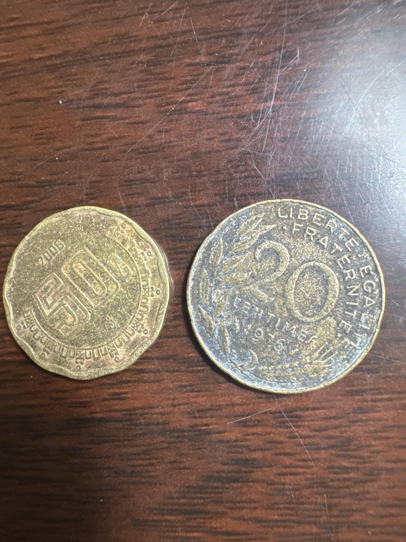 国庆大派送啦～照常发货呦～ 外国钱币（两枚）