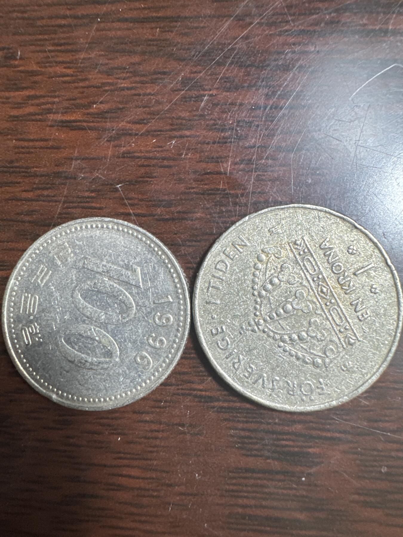 国庆大派送啦～照常发货呦～ 外国钱币（两枚）