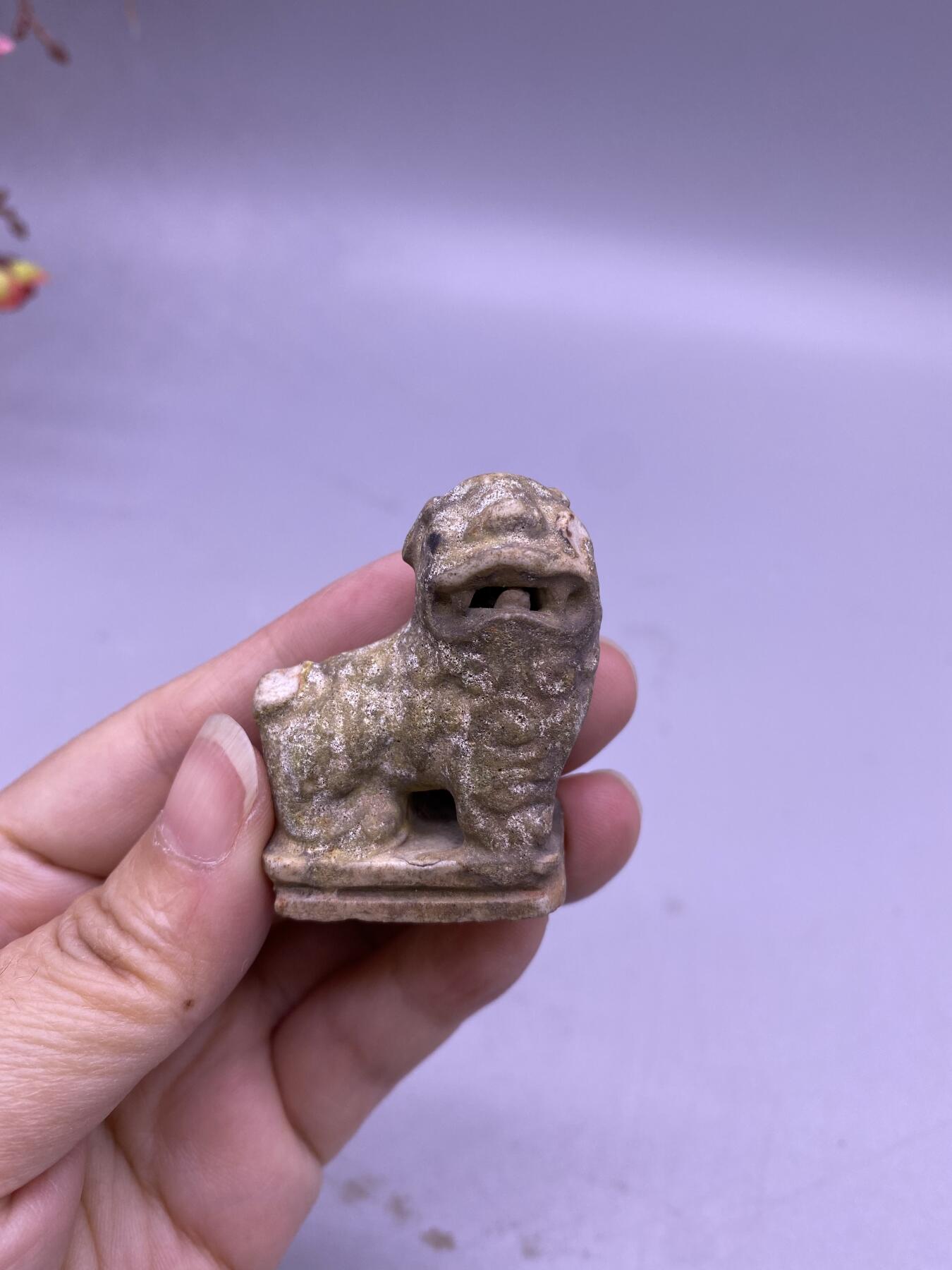 老瓷狮子，尺寸4.2厘米，品相如图，240包快递
