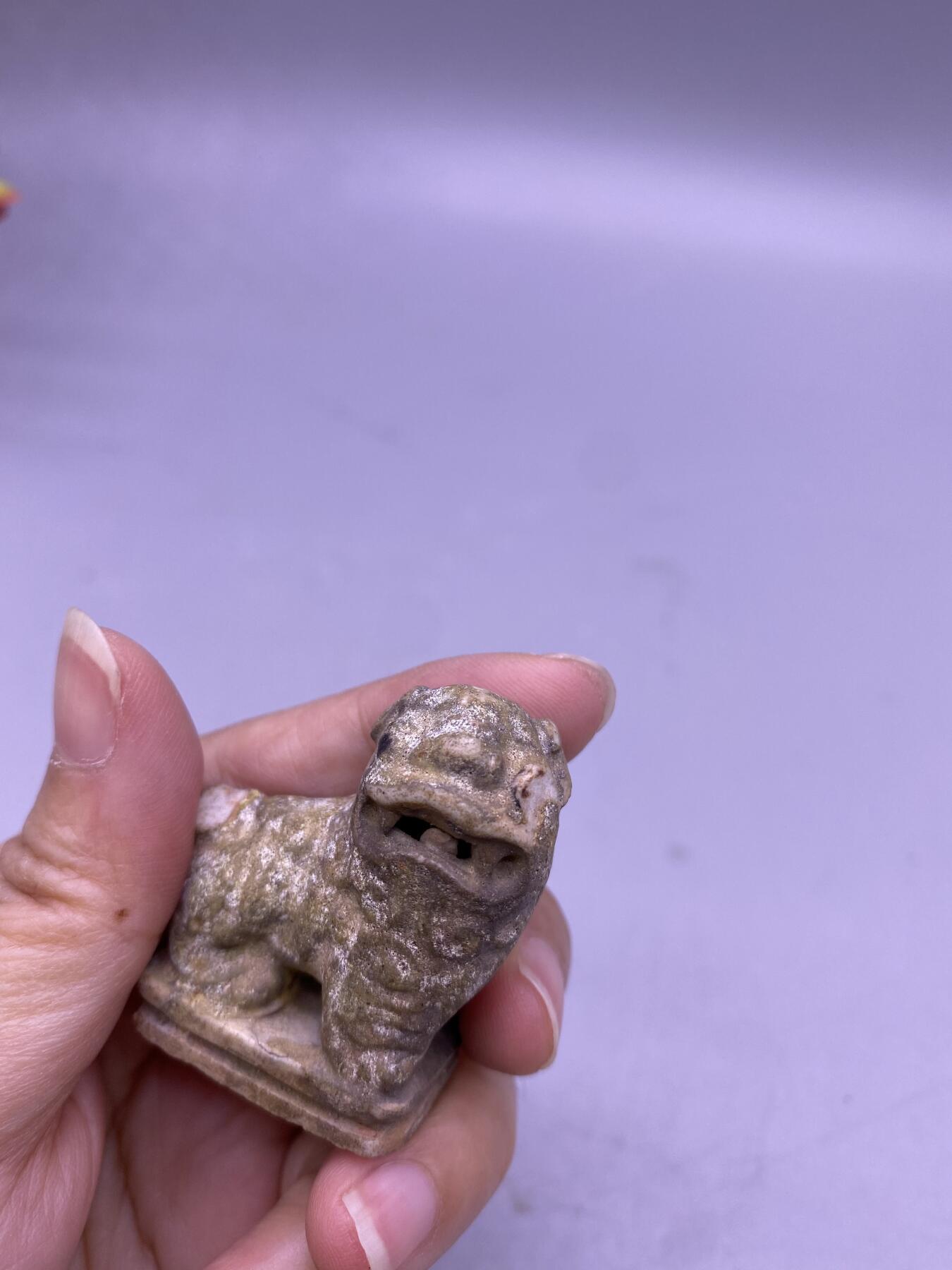 老瓷狮子，尺寸4.2厘米，品相如图，240包快递