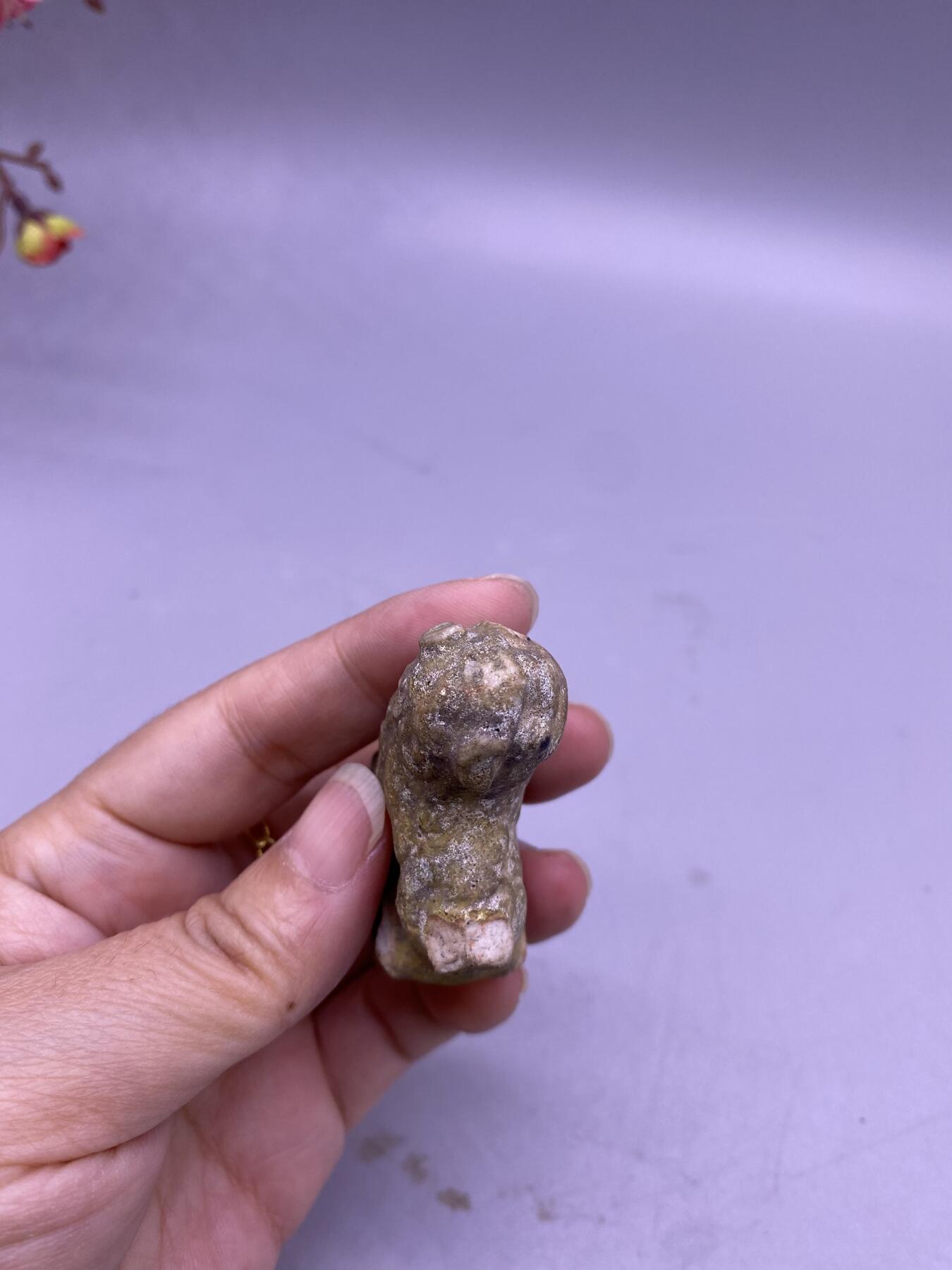 老瓷狮子，尺寸4.2厘米，品相如图，240包快递