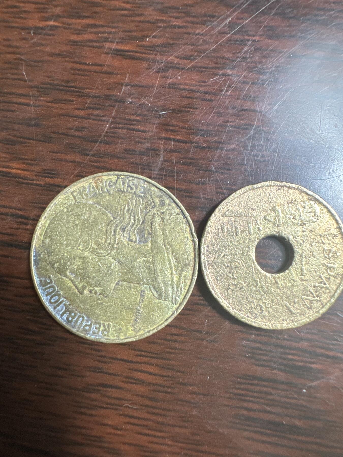 国庆大派送啦～照常发货呦～ 外国钱币（两枚）