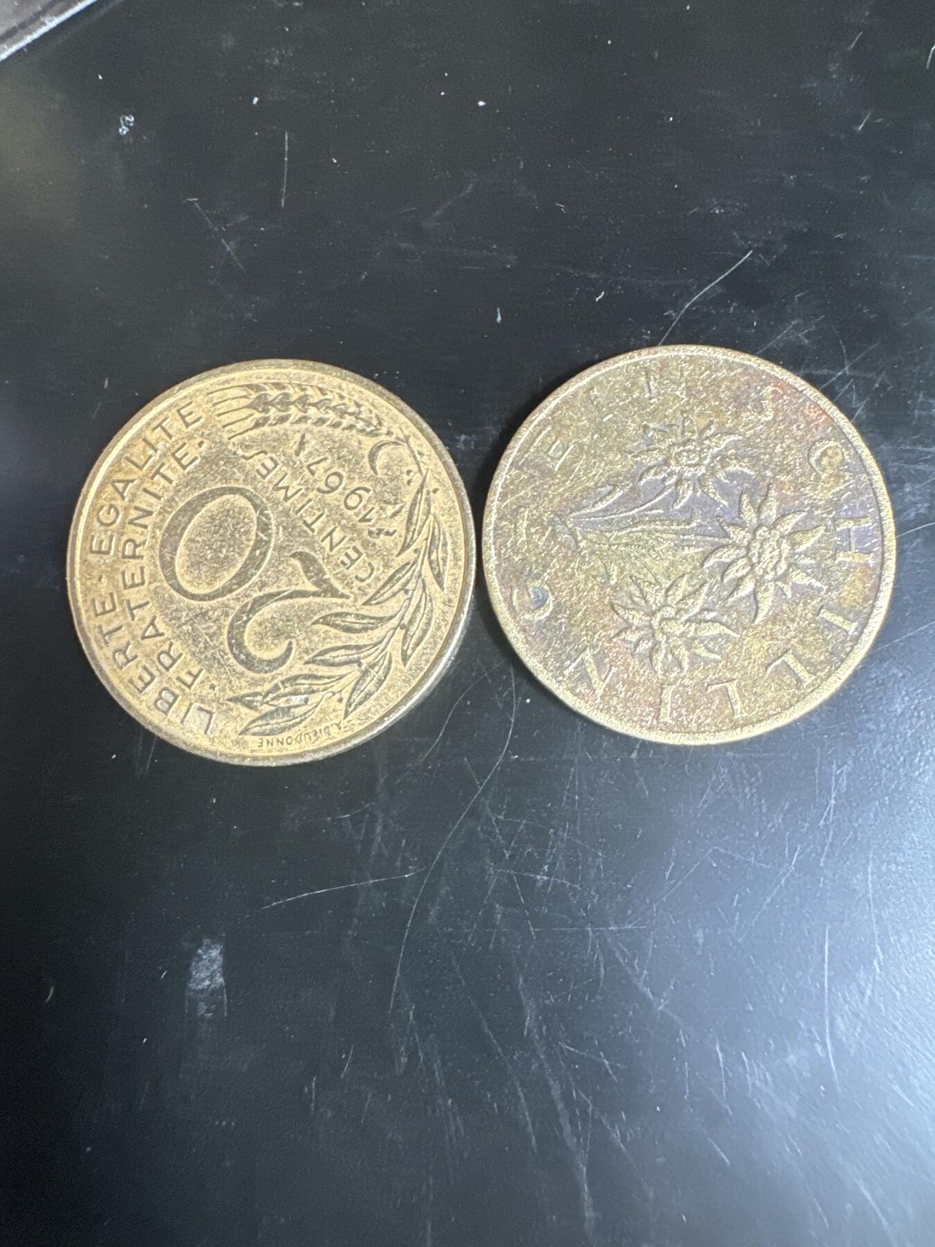 国庆大派送啦～照常发货呦～ 外国钱币（两枚）