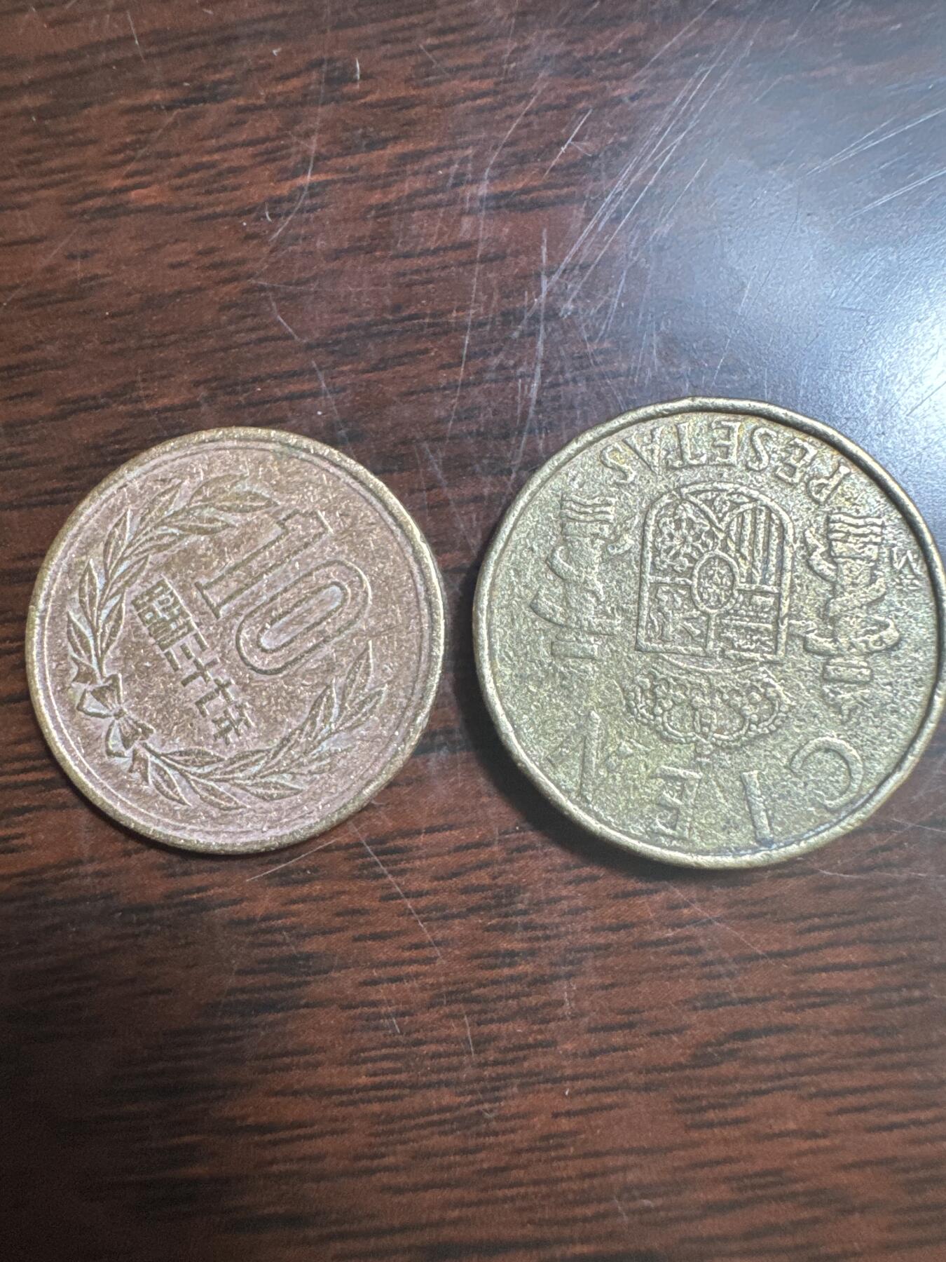 国庆大派送啦～照常发货呦～ 外国钱币（两枚）