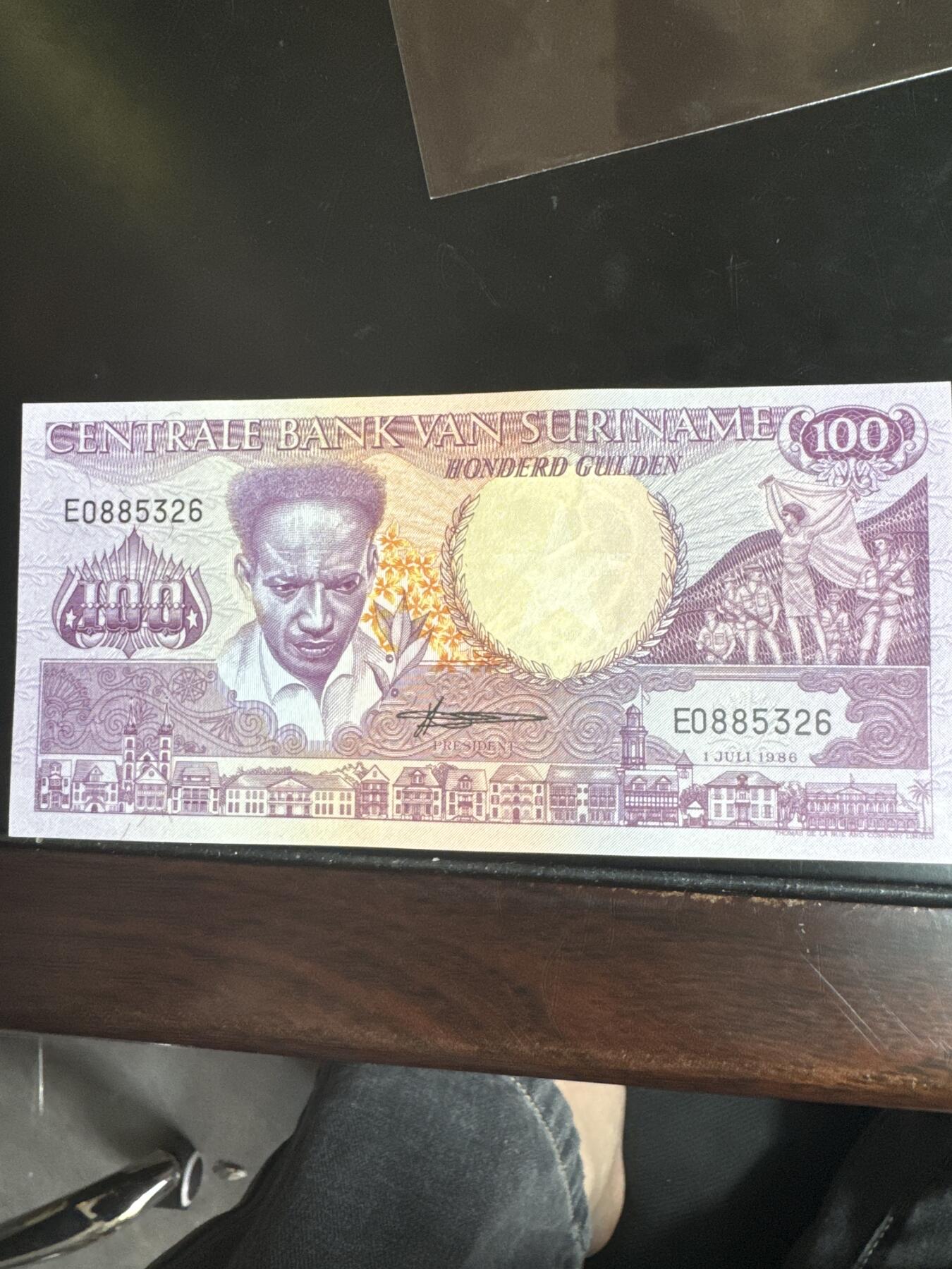 国庆大派送啦～照常发货呦～ 苏里南100盾