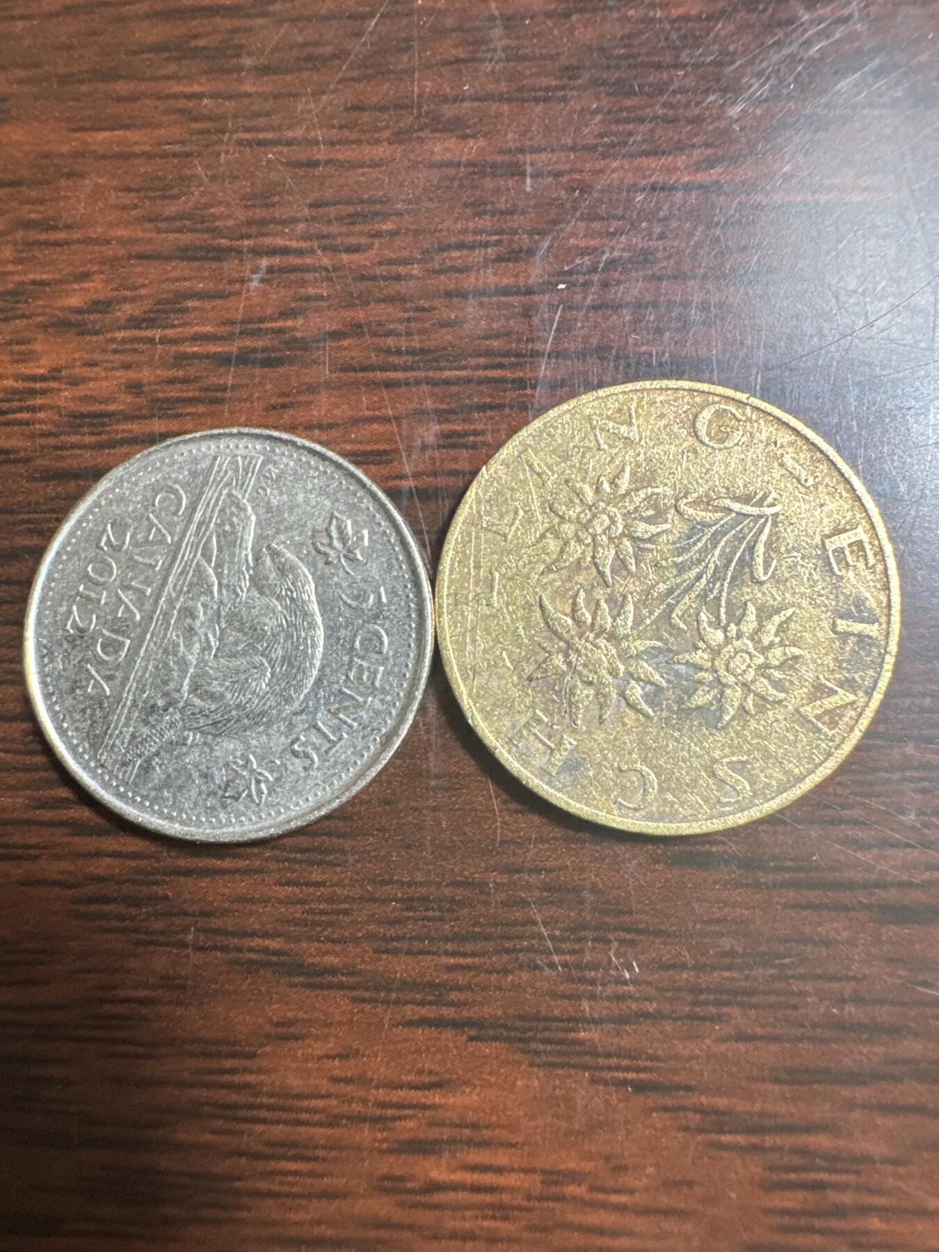 国庆大派送啦～照常发货呦～ 外国钱币（两枚）