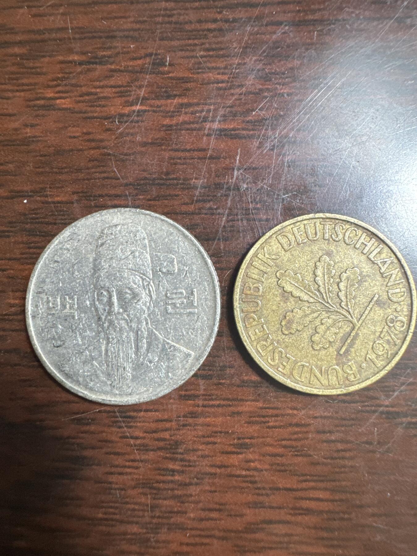 国庆大派送啦～照常发货呦～ 外国钱币（两枚）