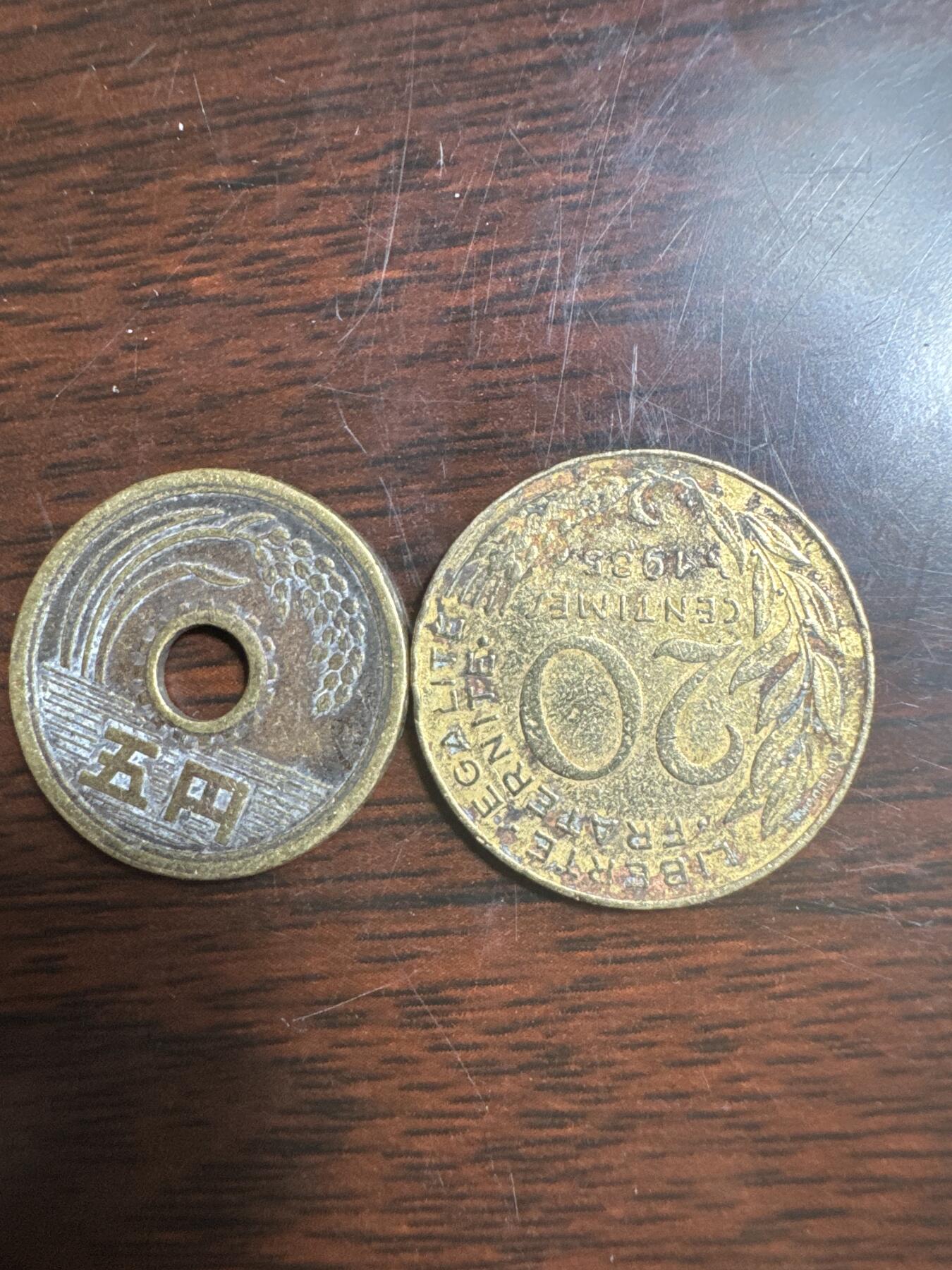 国庆大派送啦～照常发货呦～ 外国钱币（两枚）