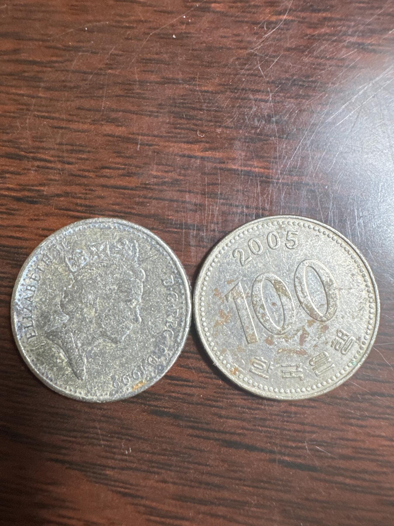 国庆大派送啦～照常发货呦～ 外国钱币（两枚）