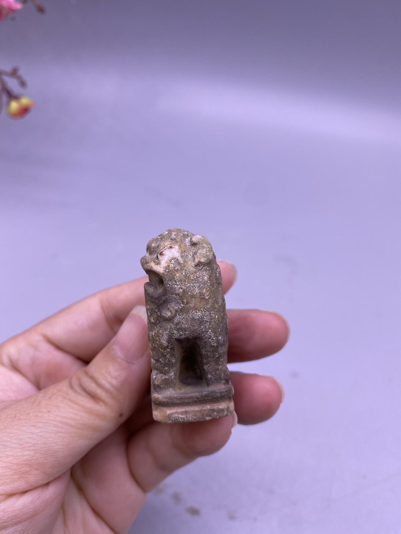 老瓷狮子，尺寸4.2厘米，品相如图，240包快递
