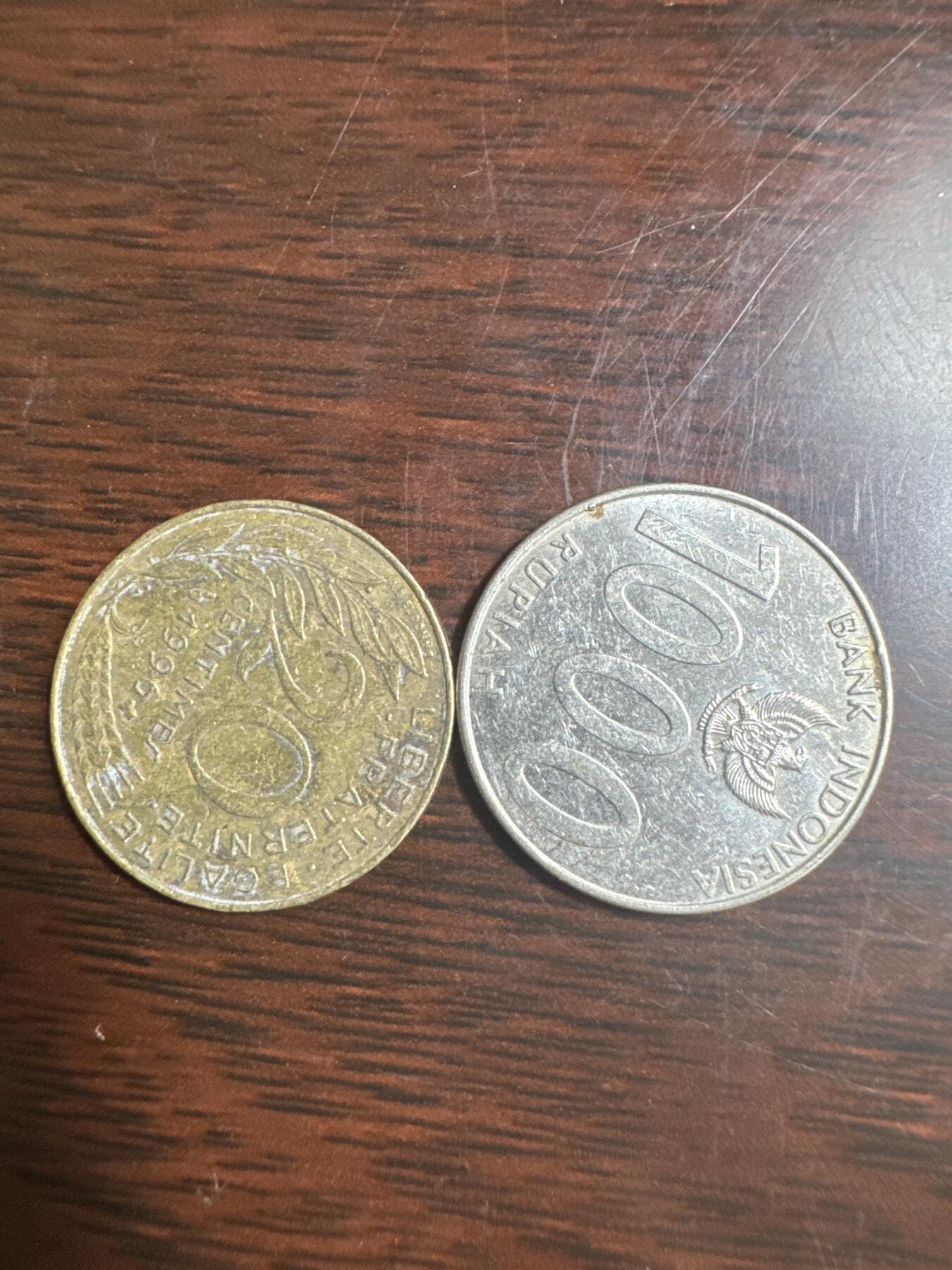 国庆大派送啦～照常发货呦～ 外国钱币（两枚）
