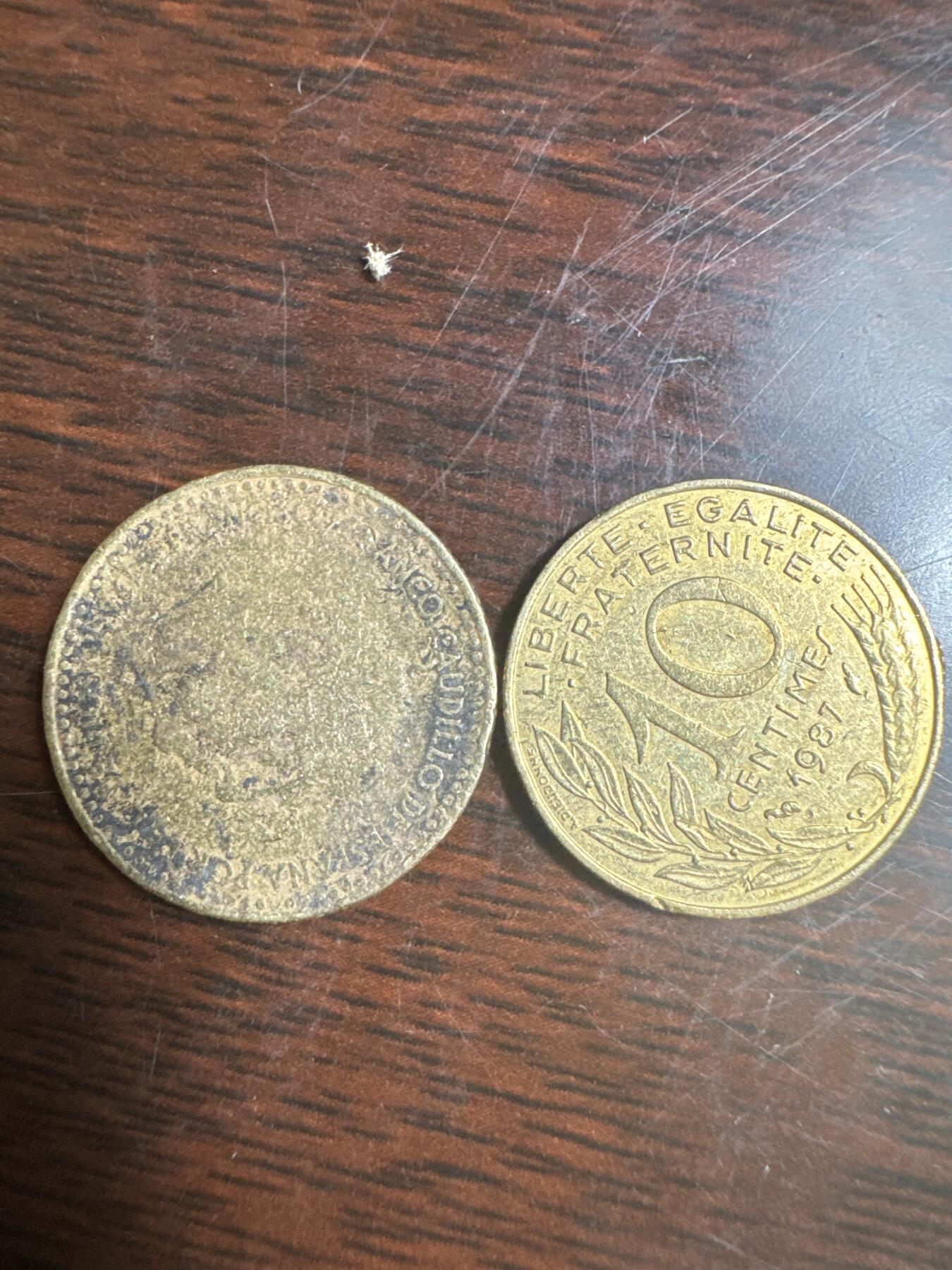 国庆大派送啦～照常发货呦～ 外国钱币（两枚）