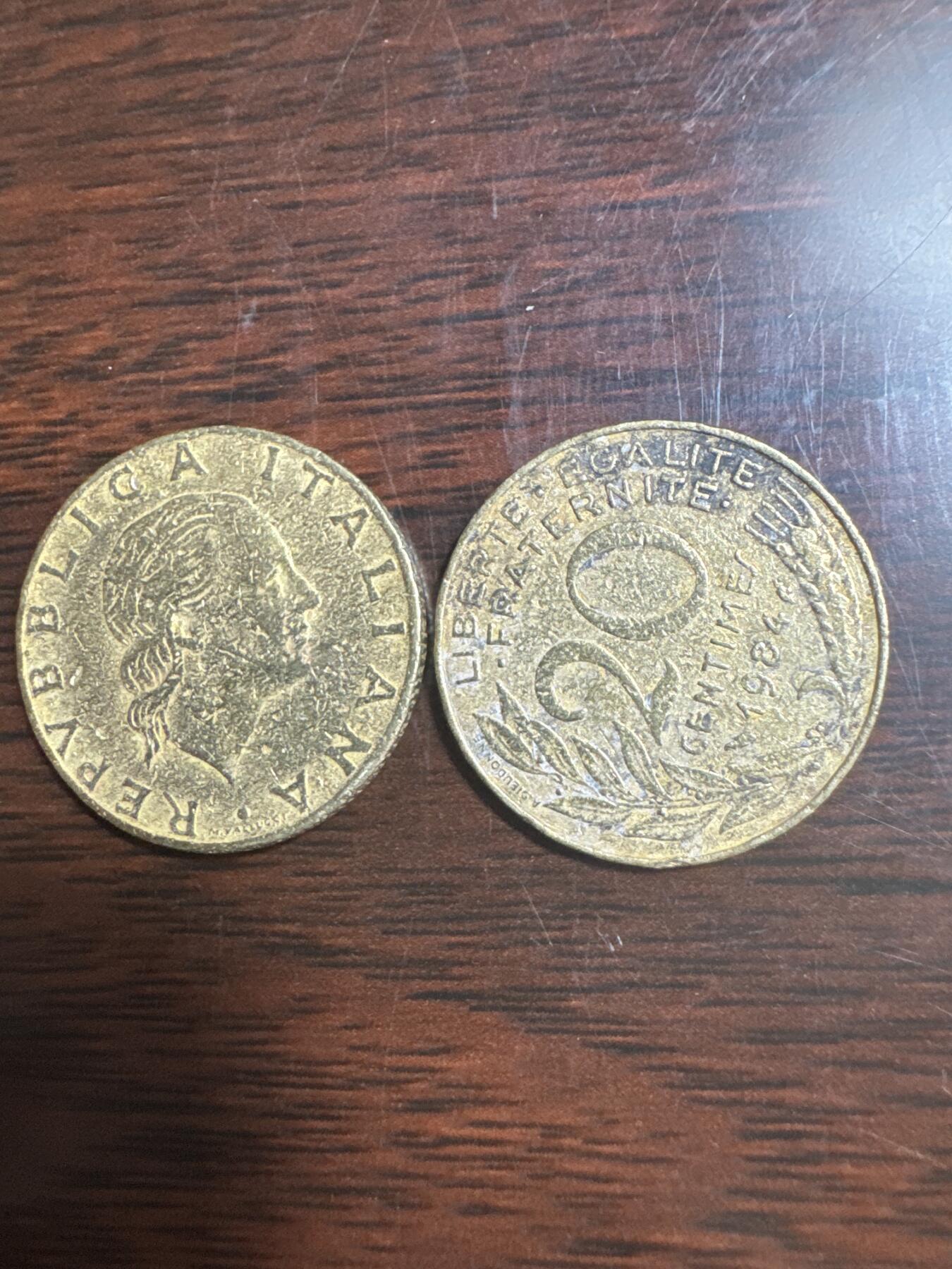 国庆大派送啦～照常发货呦～ 外国钱币（两枚）