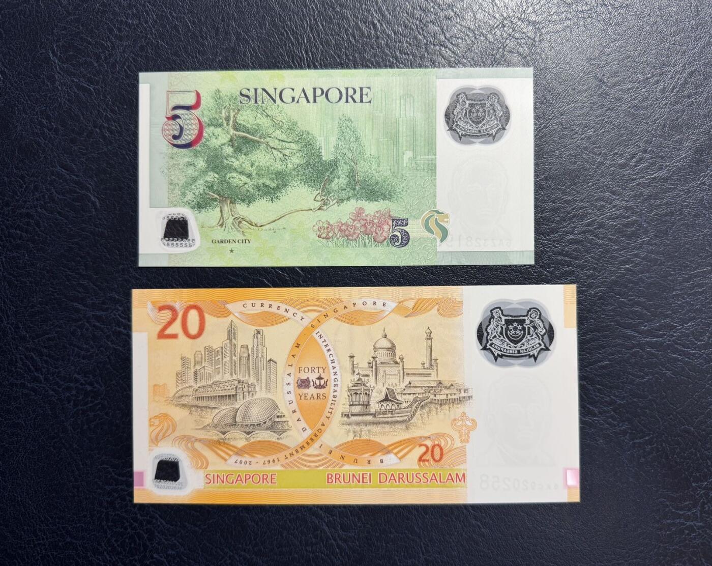 收藏联盟Quantum Auction 第382期拍卖  新加坡5元和20元货币等值纪念钞 品相全新UNC 号码无47