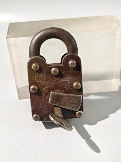 十一期新疆小崔一杂件拍卖 - 铁锁（可以正常打开）