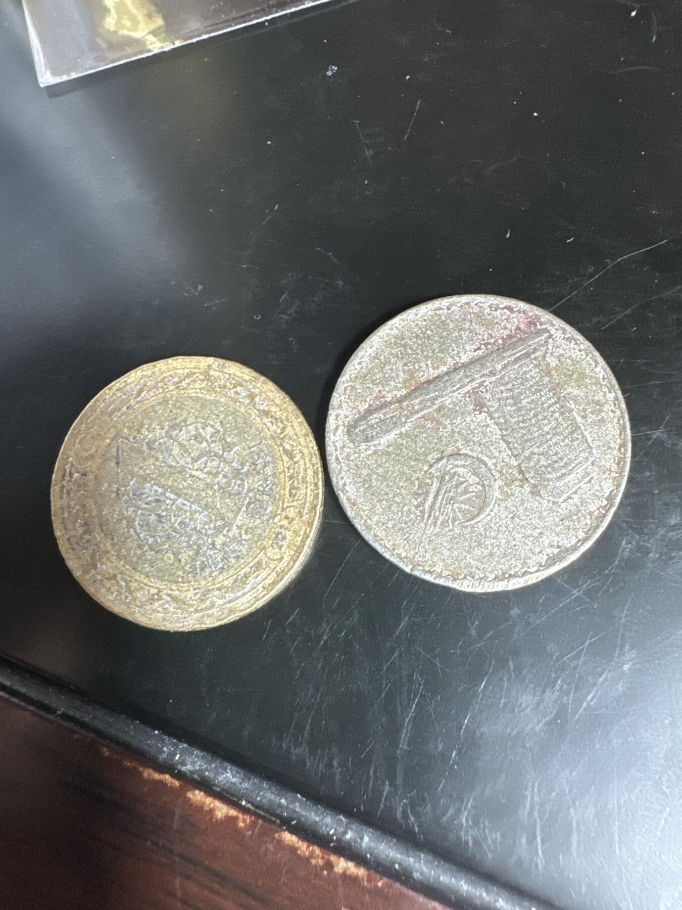 国庆大派送啦～照常发货呦～ 外国钱币（两枚）