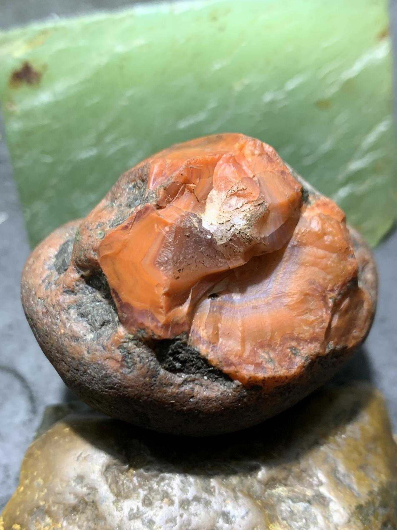 精美红皮原皮冰飘心开窗料南红玛瑙原石一颗，