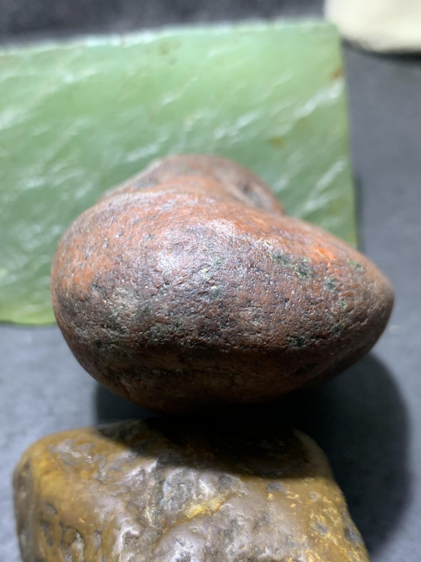 精美红皮原皮冰飘心开窗料南红玛瑙原石一颗，