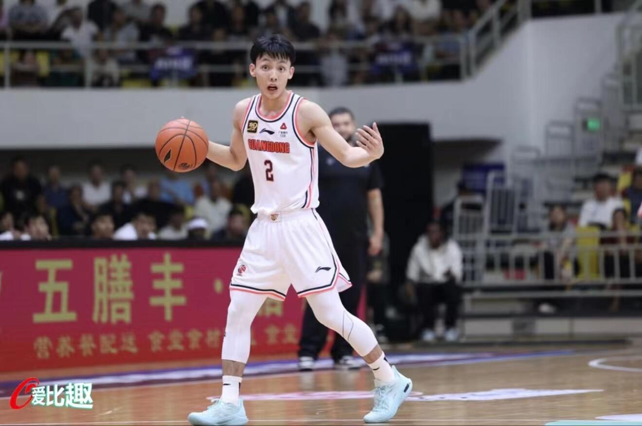 零元拍：国手徐杰亲笔签名中国篮协官方杂志CBA专刊《篮球BASKETBALL》！