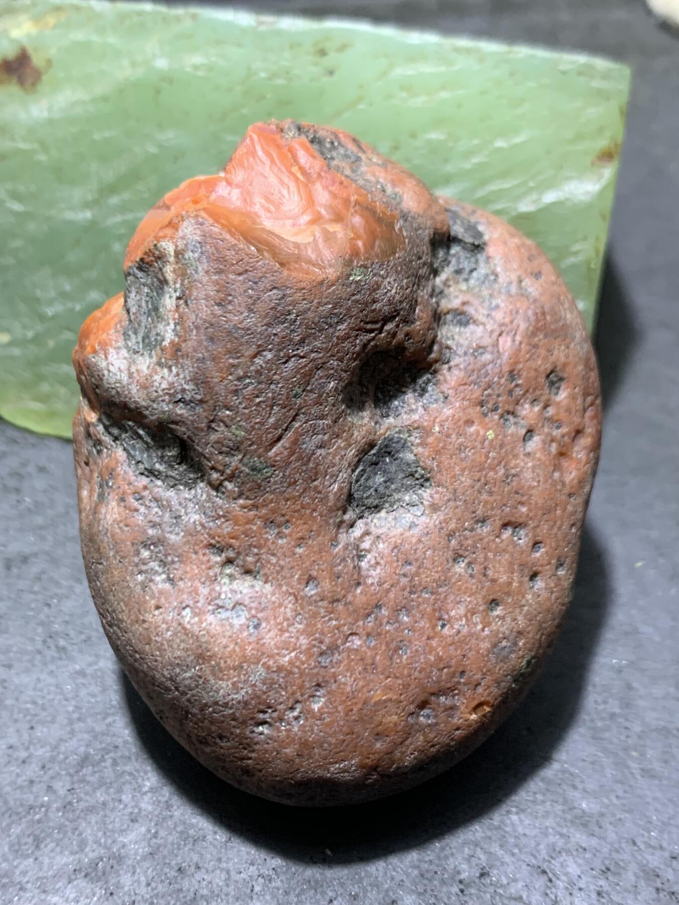 精美红皮原皮冰飘心开窗料南红玛瑙原石一颗，