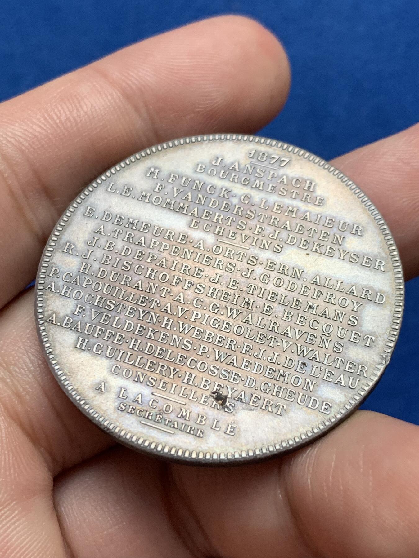 《竞宝斋》第316场 周日，周一，周二  3场连拍 （全场包邮） 比利时1877年布鲁塞尔市委员会纪念银章，大天使击杀恶魔图，27.5克，41mm