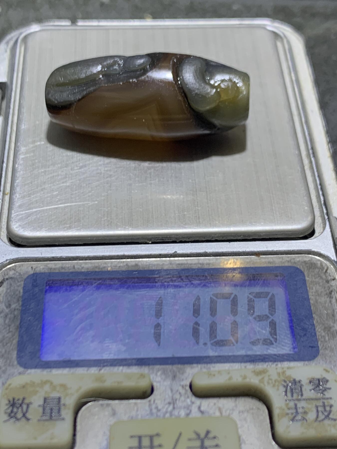 精美亚光高玉化巴西玛瑙手工俏色巧雕无相佛桶珠一个