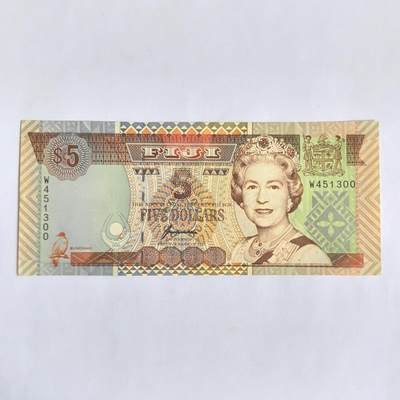 各国外币第65期 - 斐济5元细金属线版 稀少签名 近新尾00