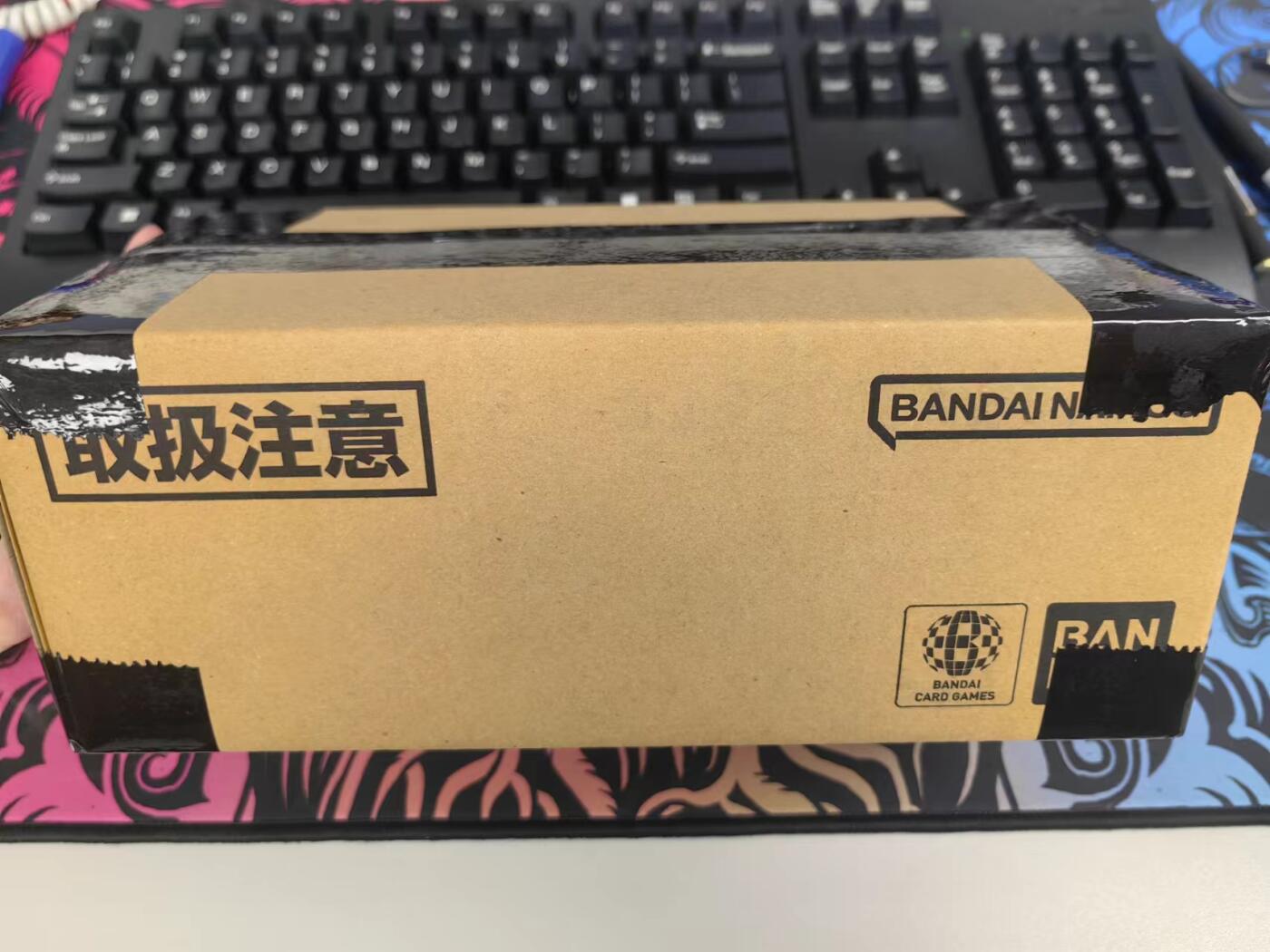 龍虎拍卖第VII场（固定周二晚上开拍，周六晚上9点结拍） ！固定箱* 万代-数码宝贝豪华女主角礼盒（原盒未拆）内含26张异画卡+60个卡套+1个收藏盒