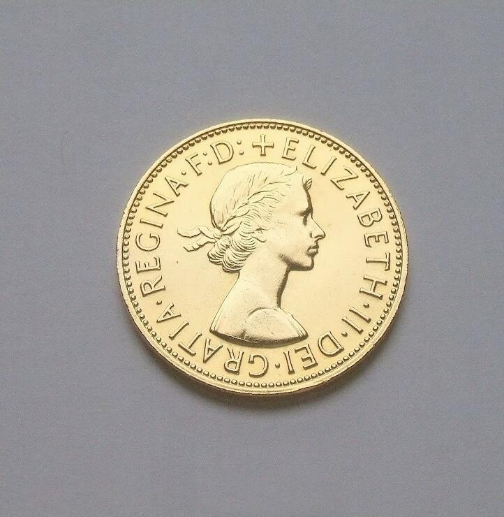 英国1967年 伊丽莎白青年像+海神镀金彩色纪念币 31MM