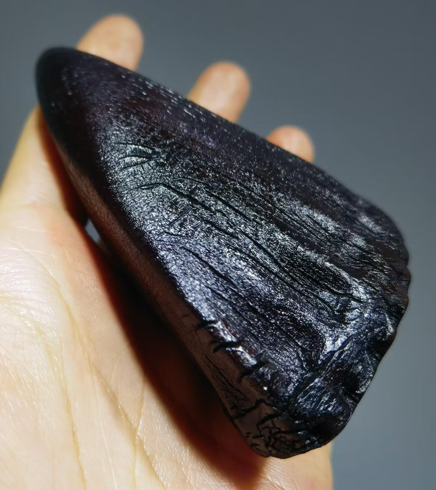 高端文玩小摆件手把件原皮原色，品质高端大气！自然风化纹！尺寸：高7.7cm宽6.5cm厚4.0cm克重：97.3